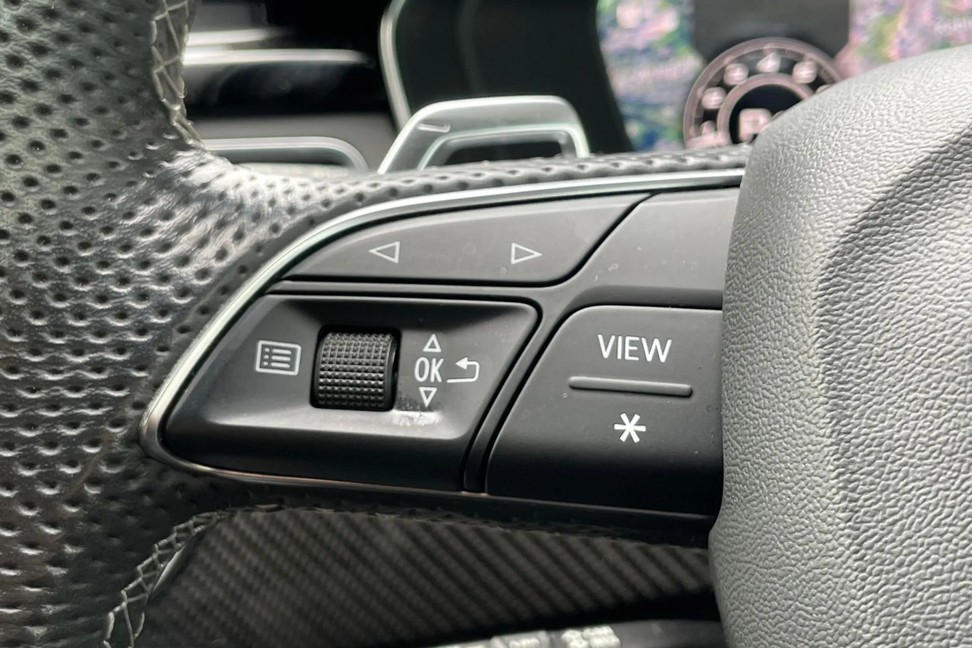 Audi RS4 thumbnail image number 35