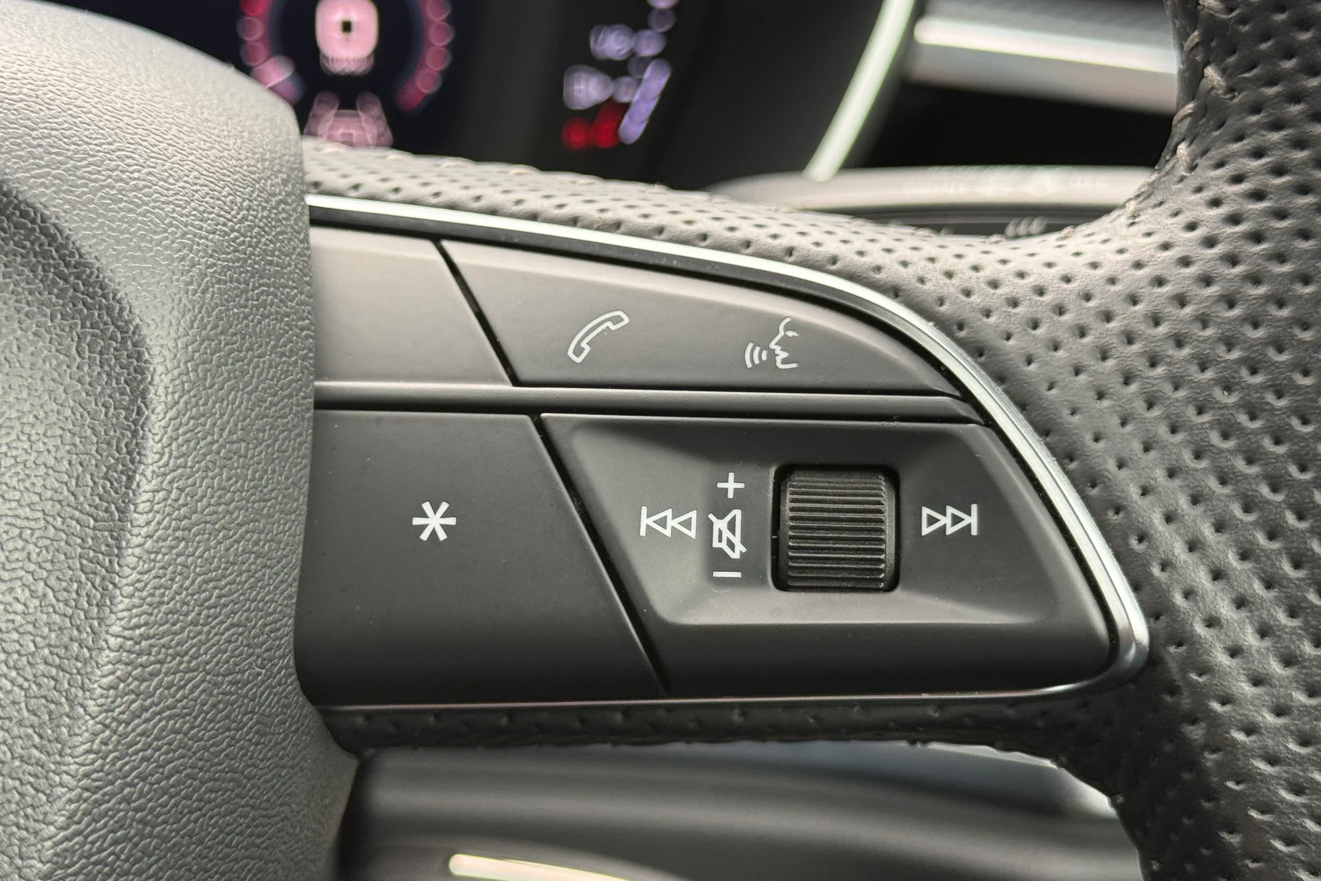 Audi Q3 thumbnail image number 22