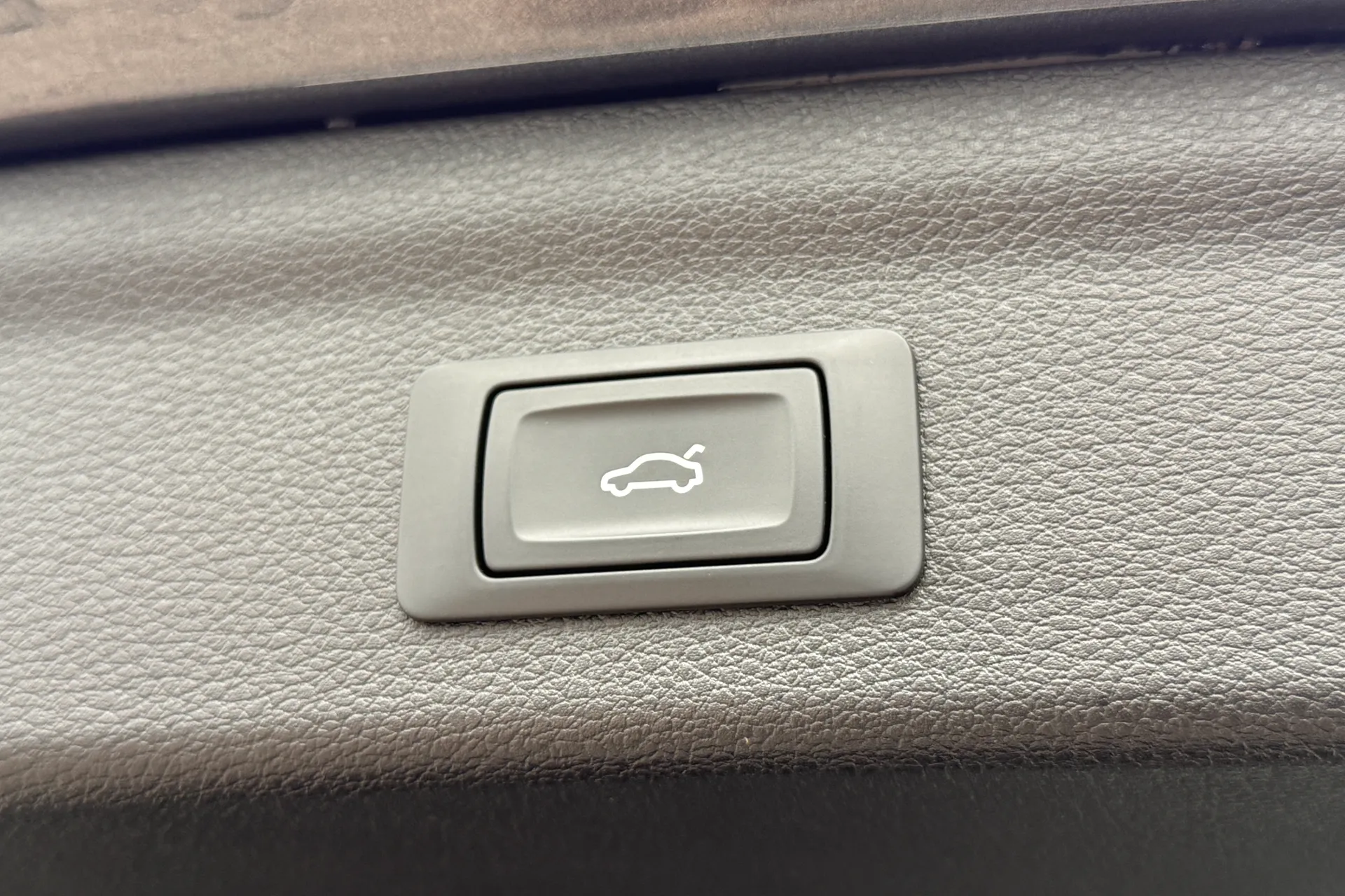 Audi Q3 thumbnail image number 36