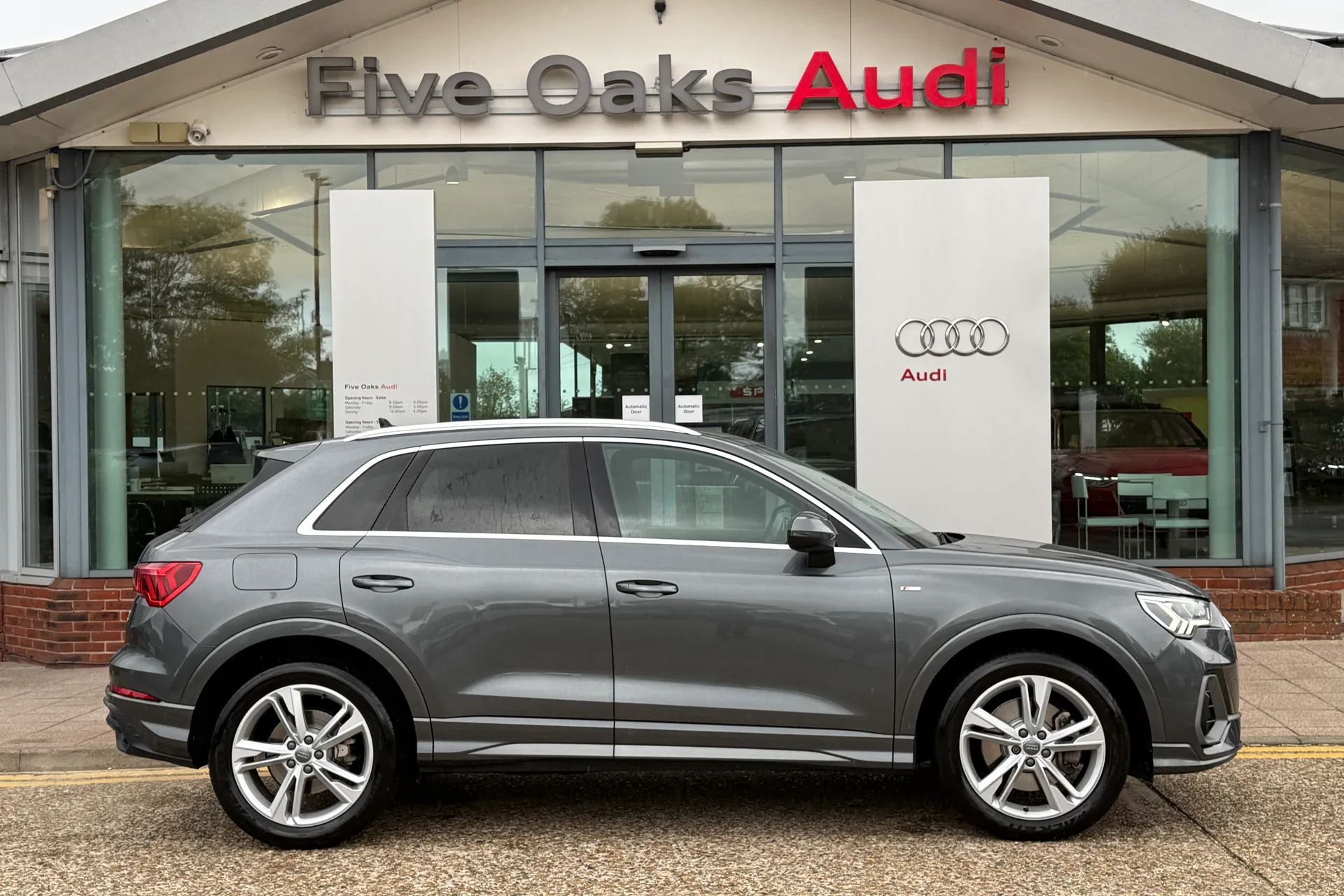 Audi Q3 thumbnail image number 2