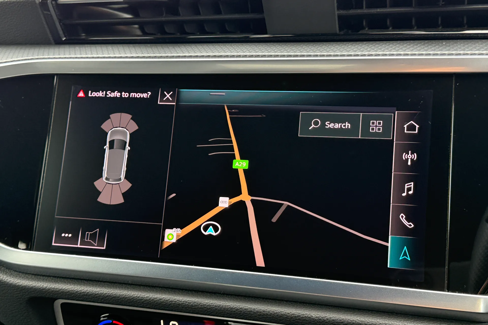 Audi Q3 thumbnail image number 10