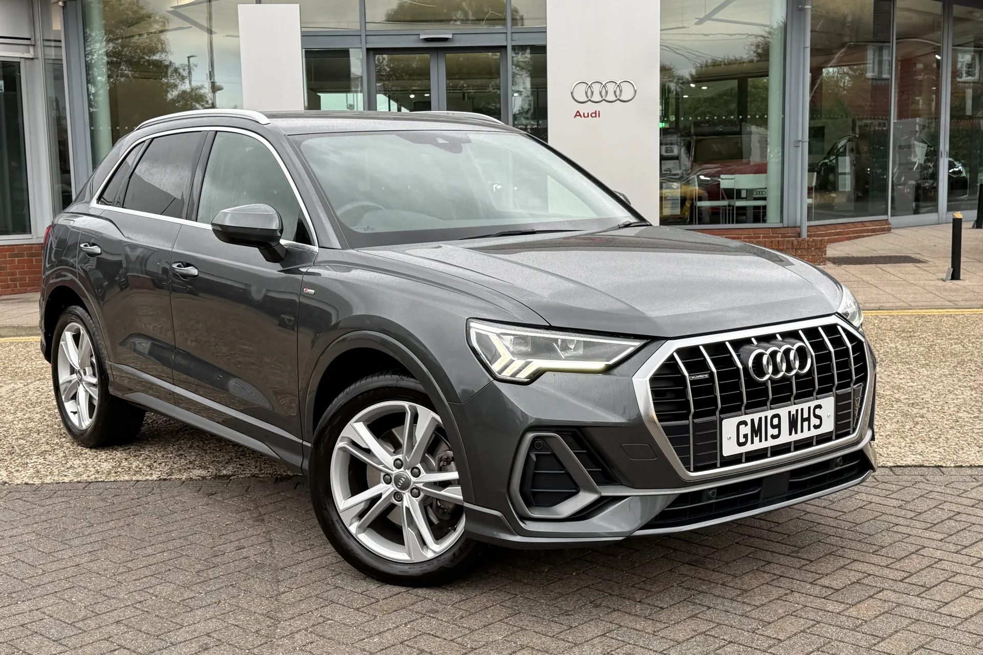 Audi Q3 thumbnail image number 24