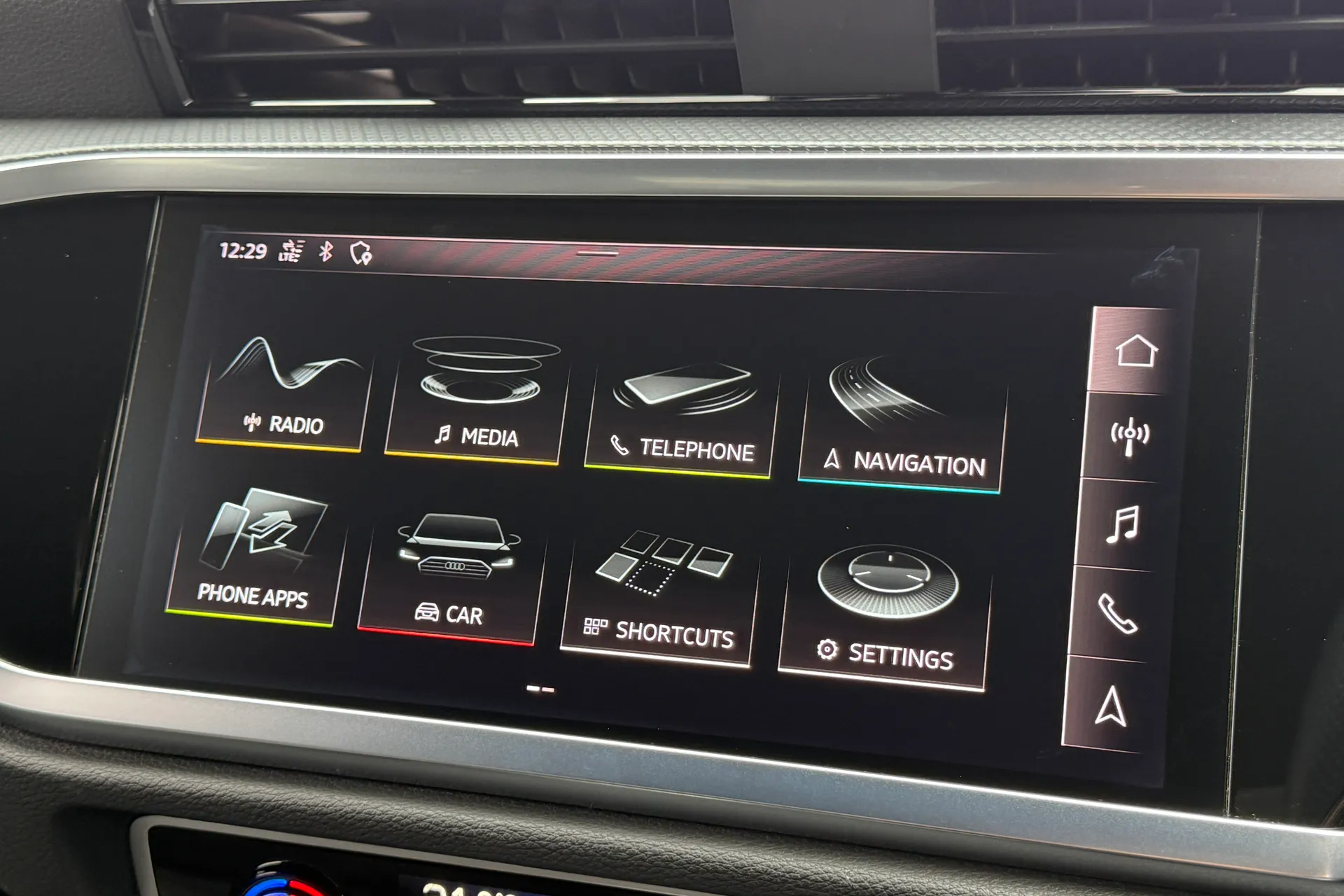 Audi Q3 thumbnail image number 14