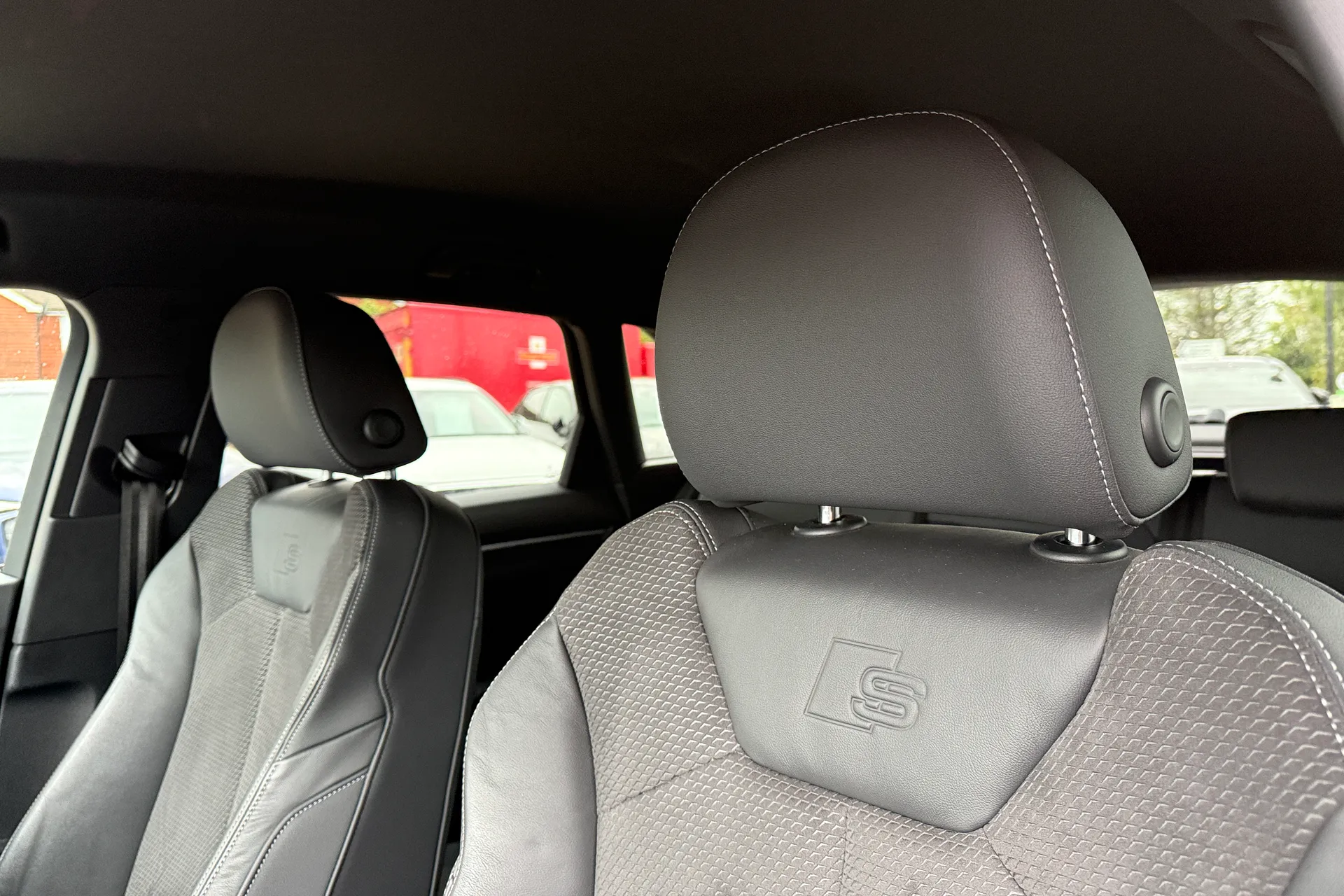 Audi Q3 thumbnail image number 31