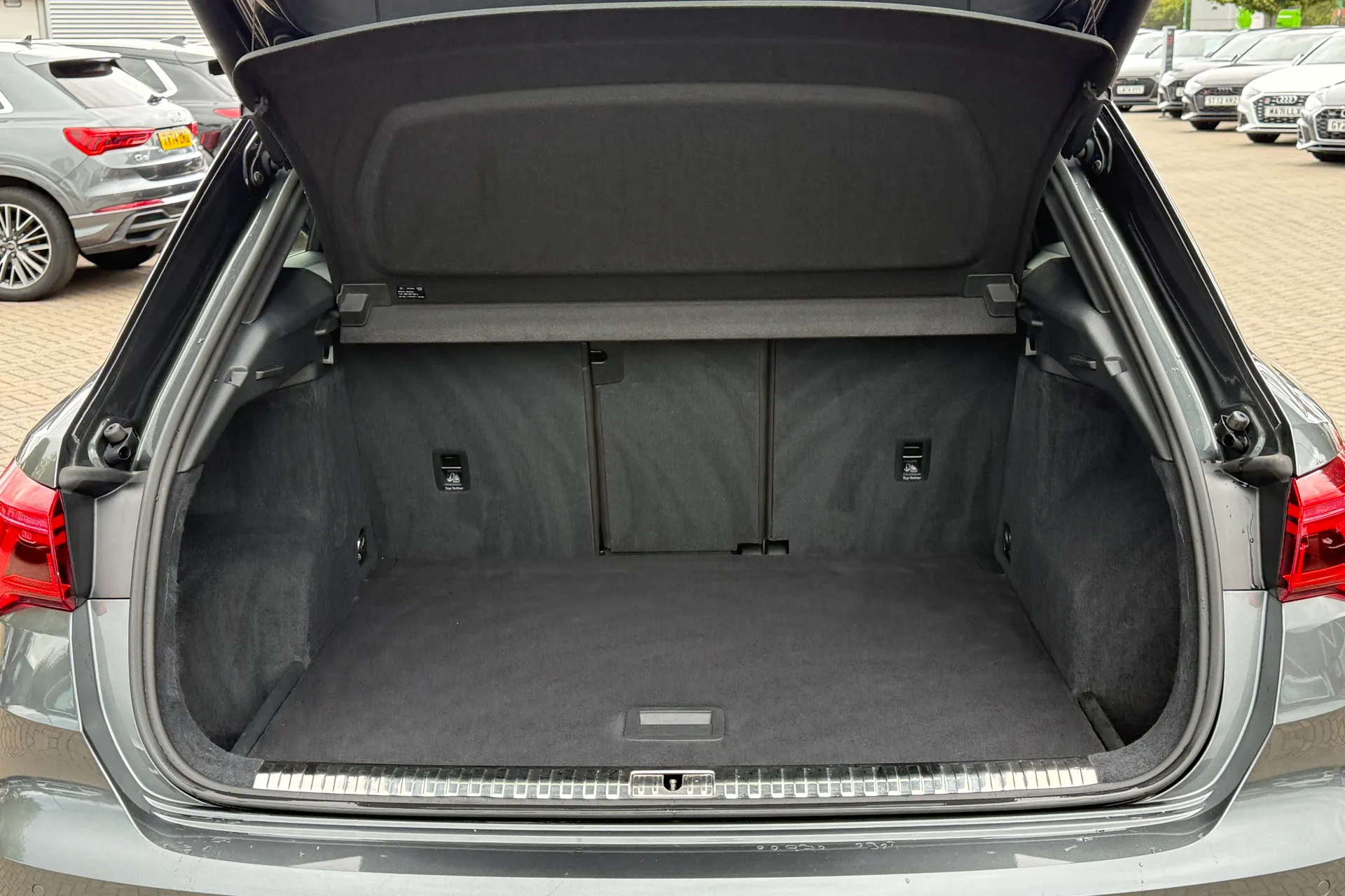 Audi Q3 thumbnail image number 35