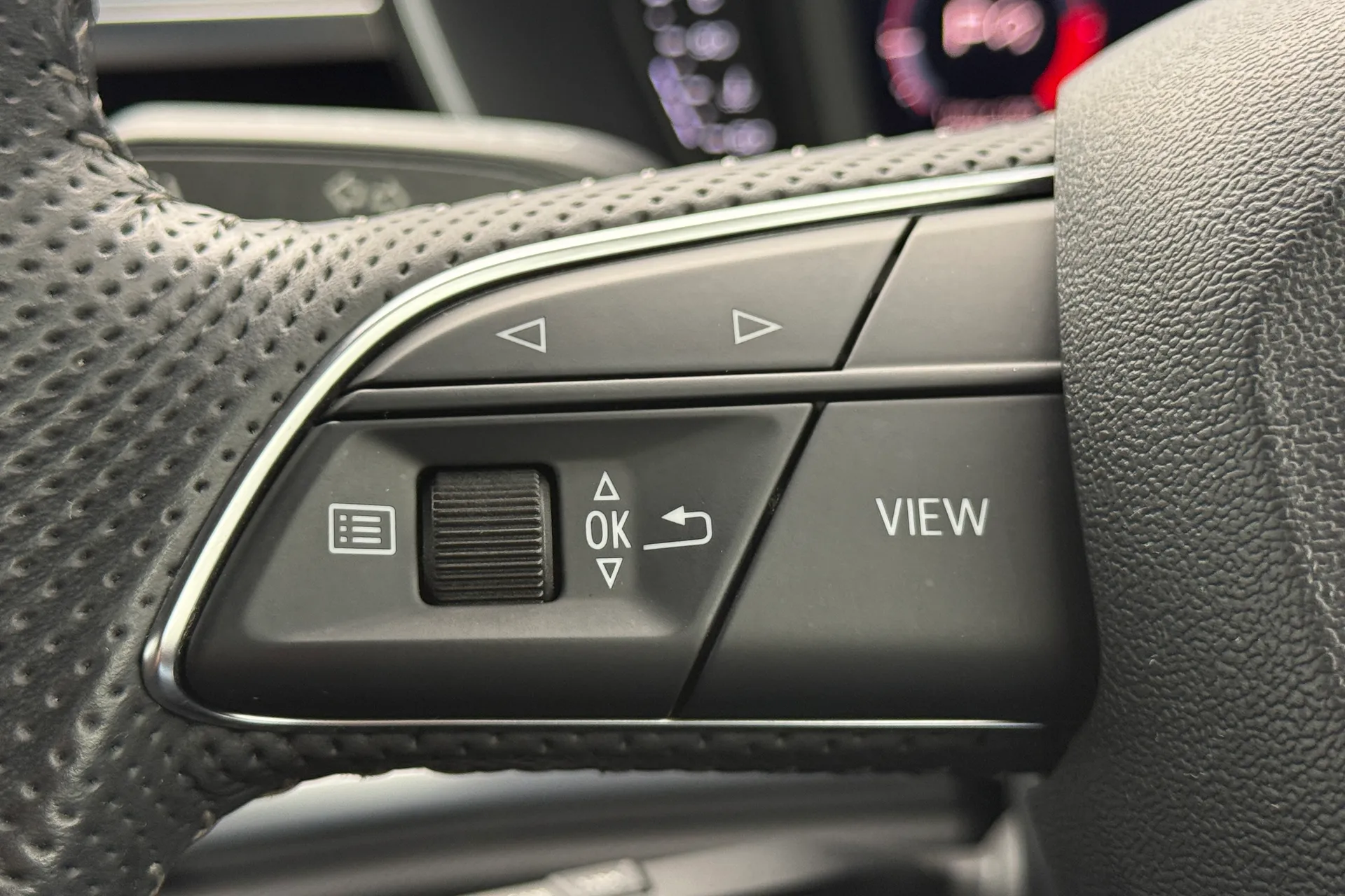 Audi Q3 thumbnail image number 21