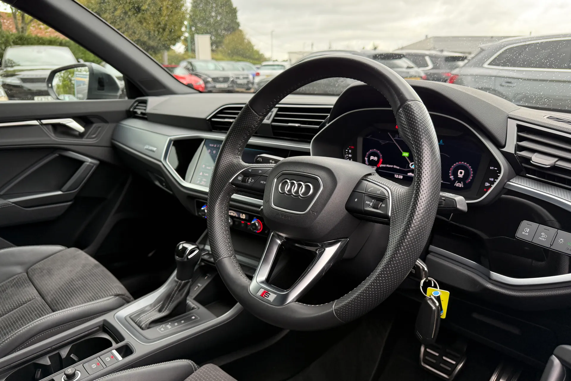 Audi Q3 thumbnail image number 28