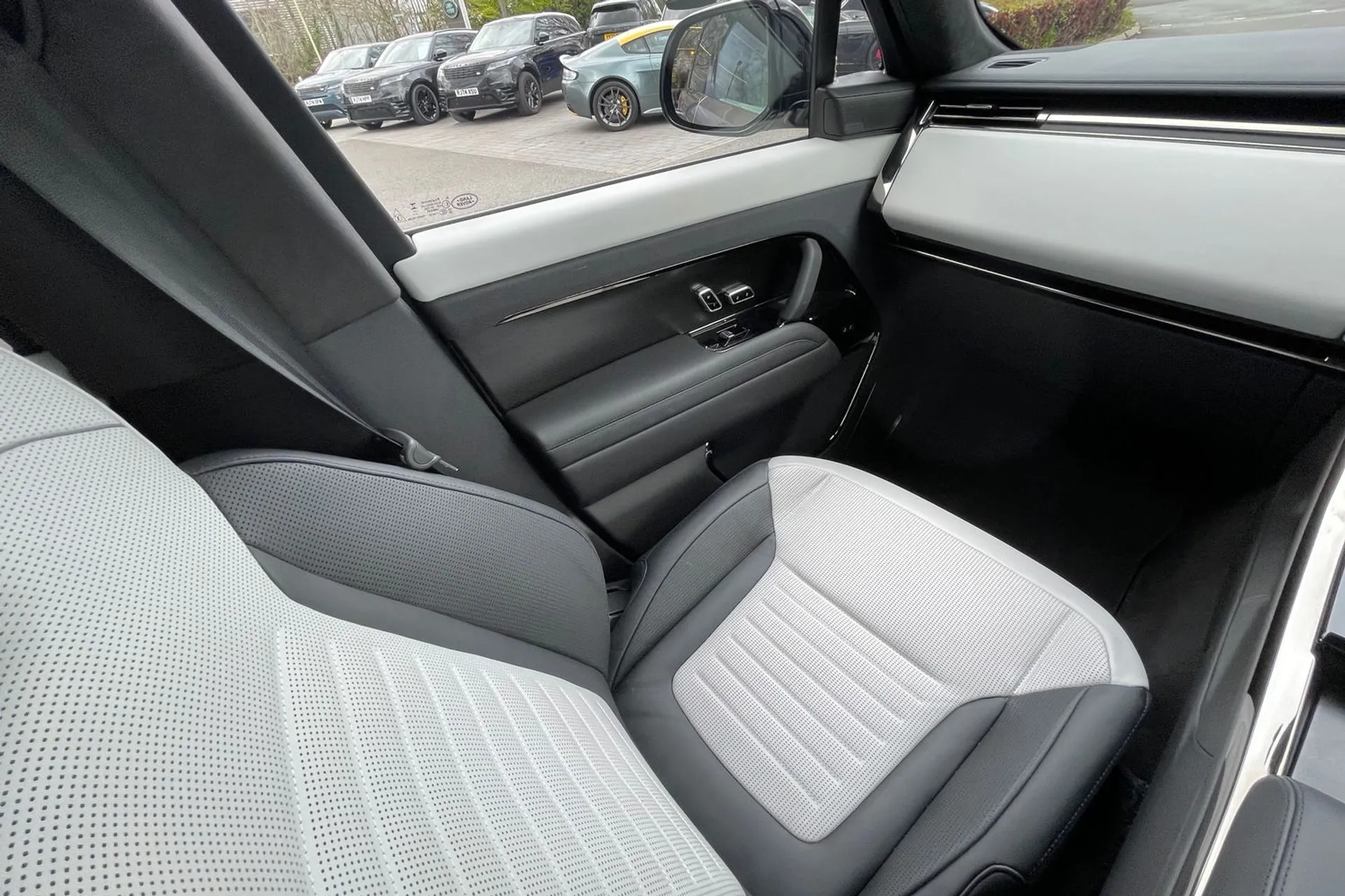 LAND ROVER RANGE ROVER SPORT thumbnail image number 13
