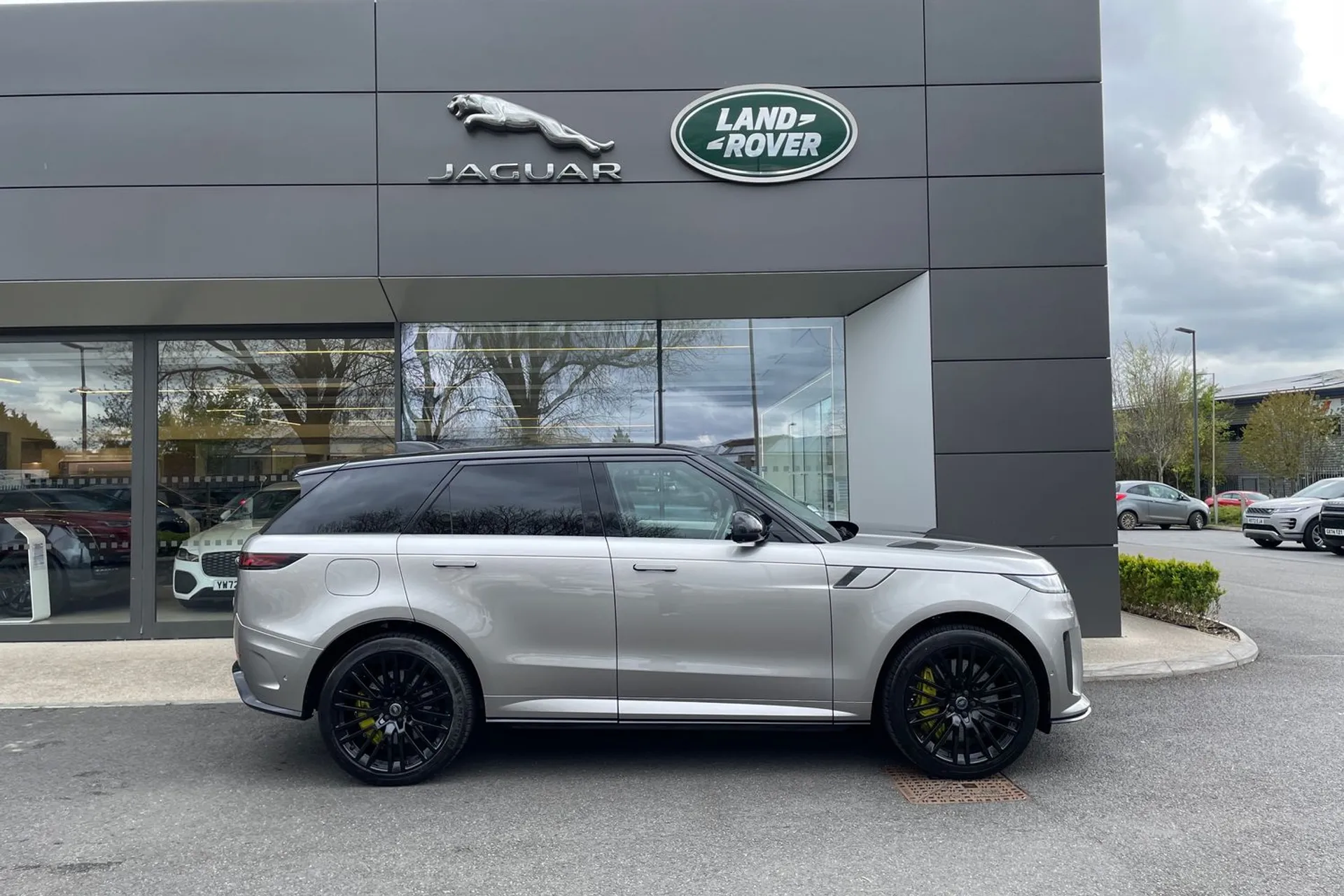 LAND ROVER RANGE ROVER SPORT thumbnail image number 2