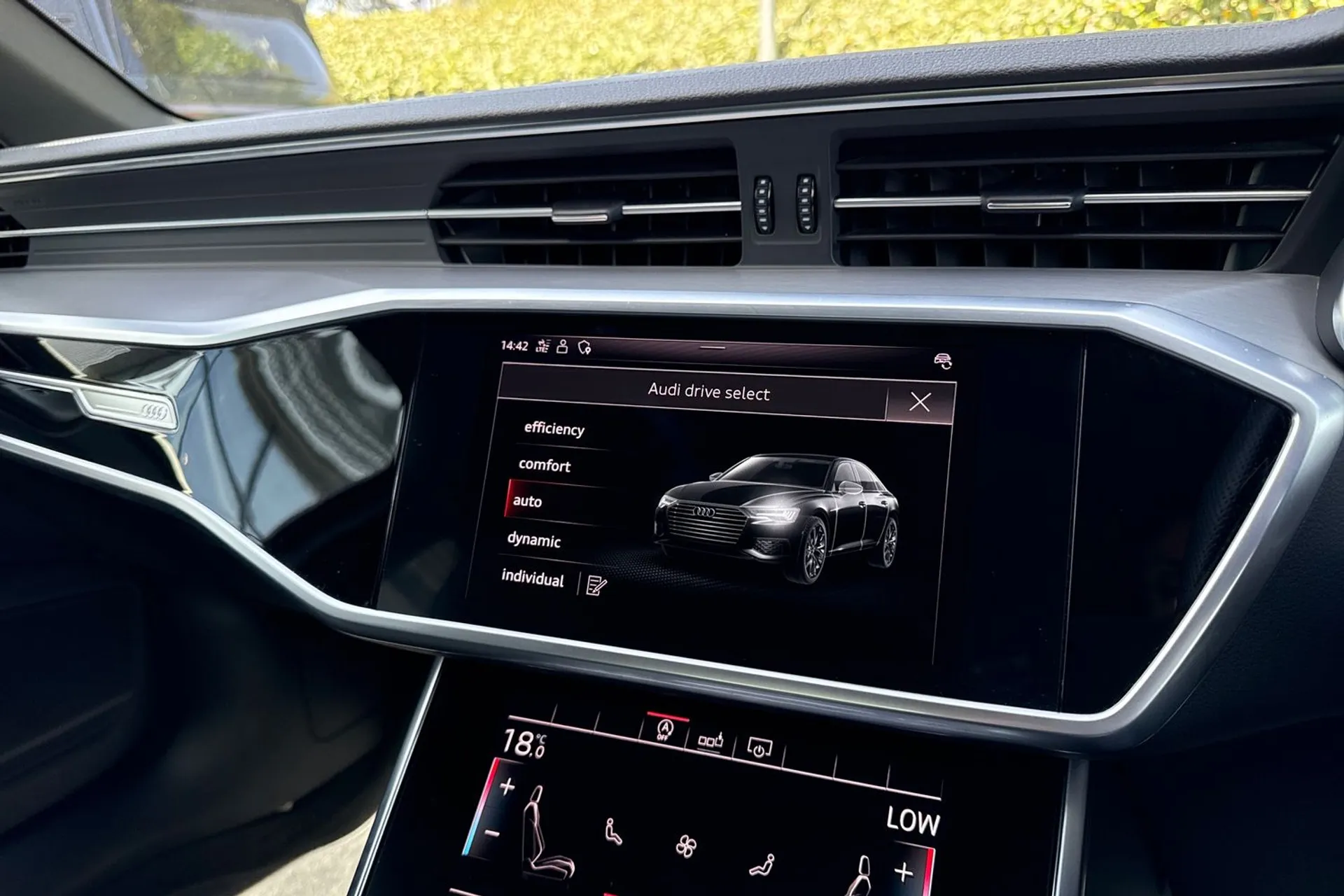 Audi A6 thumbnail image number 28