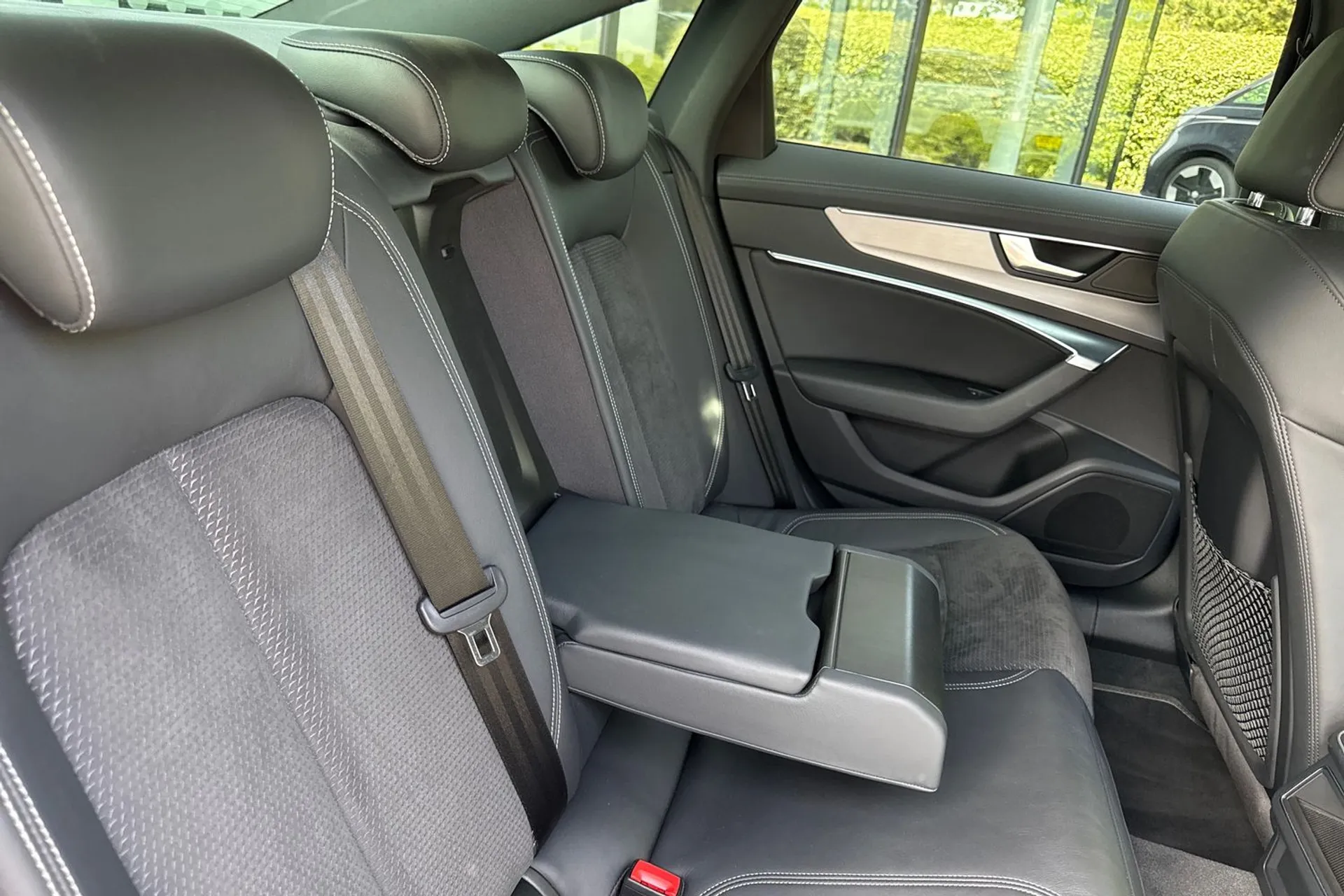 Audi A6 thumbnail image number 33