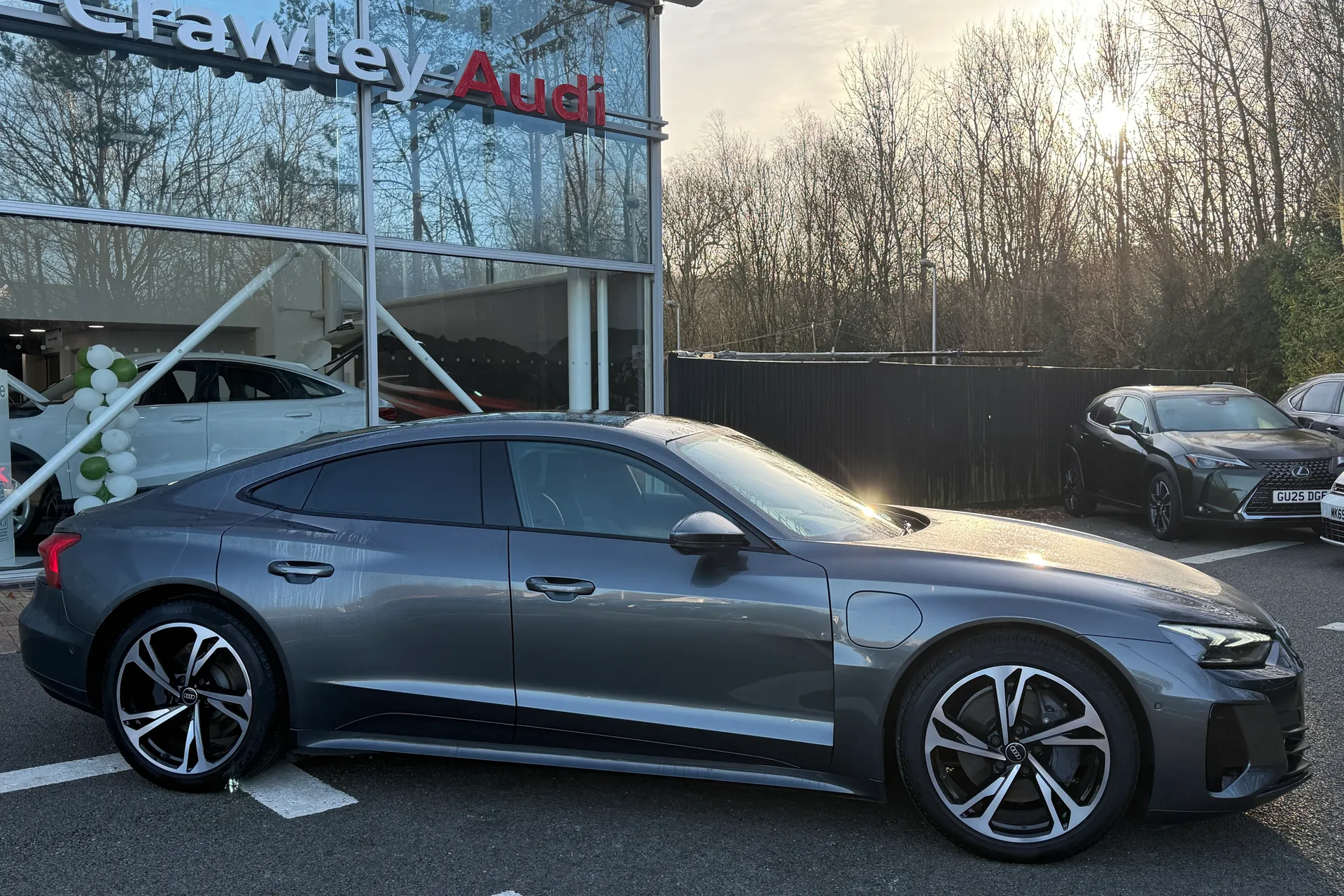 Audi e-tron GT thumbnail image number 2