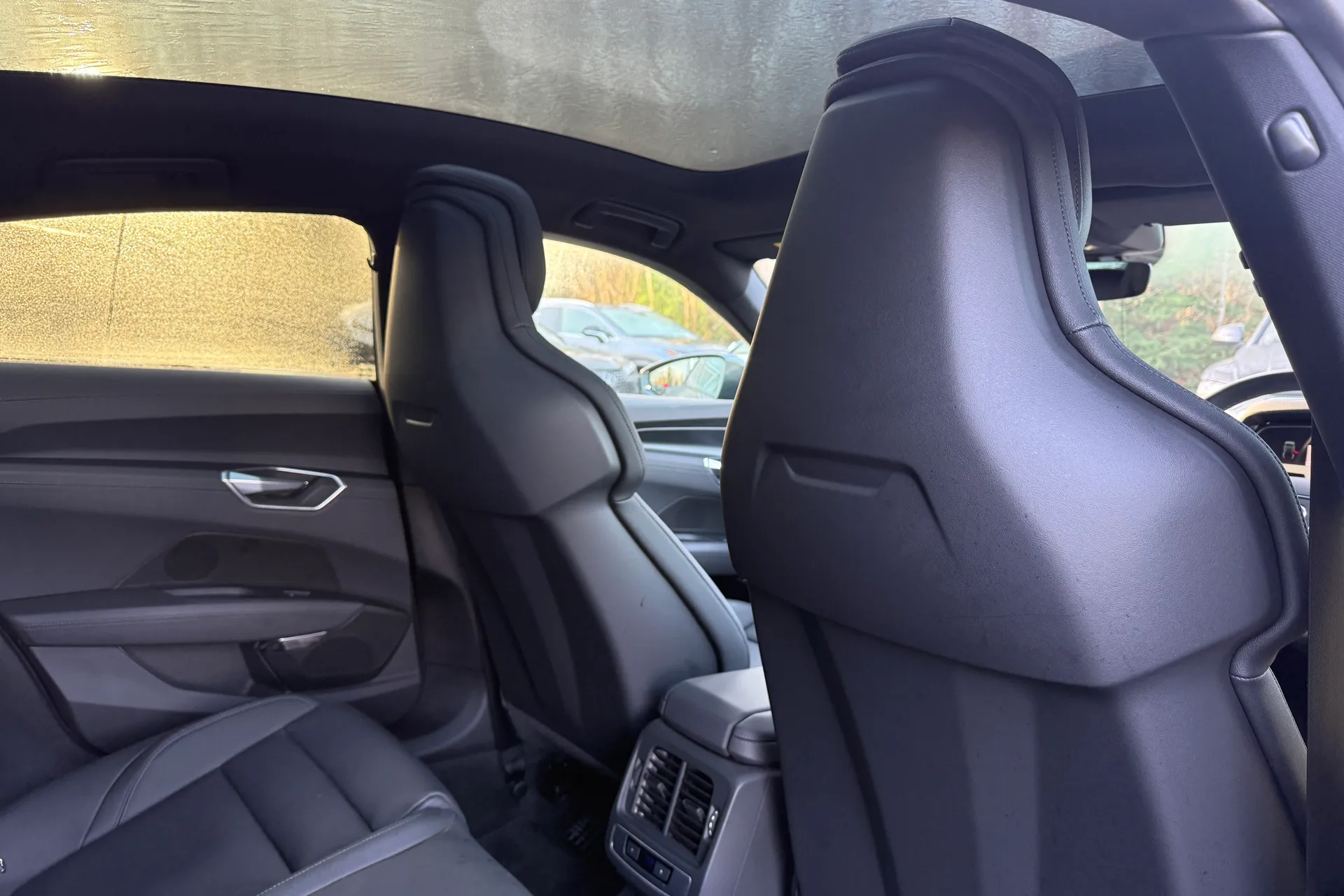 Audi e-tron GT thumbnail image number 32