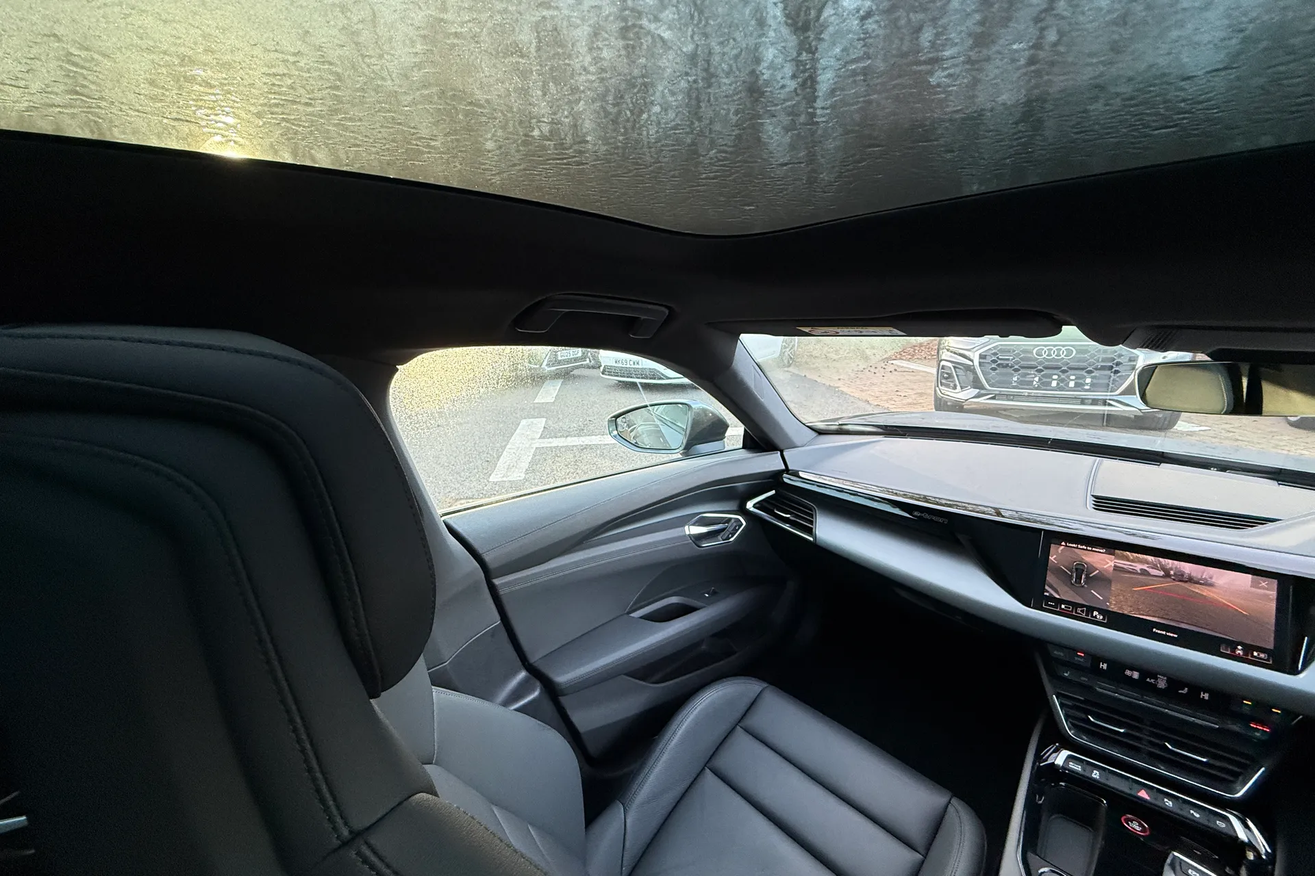 Audi e-tron GT thumbnail image number 35