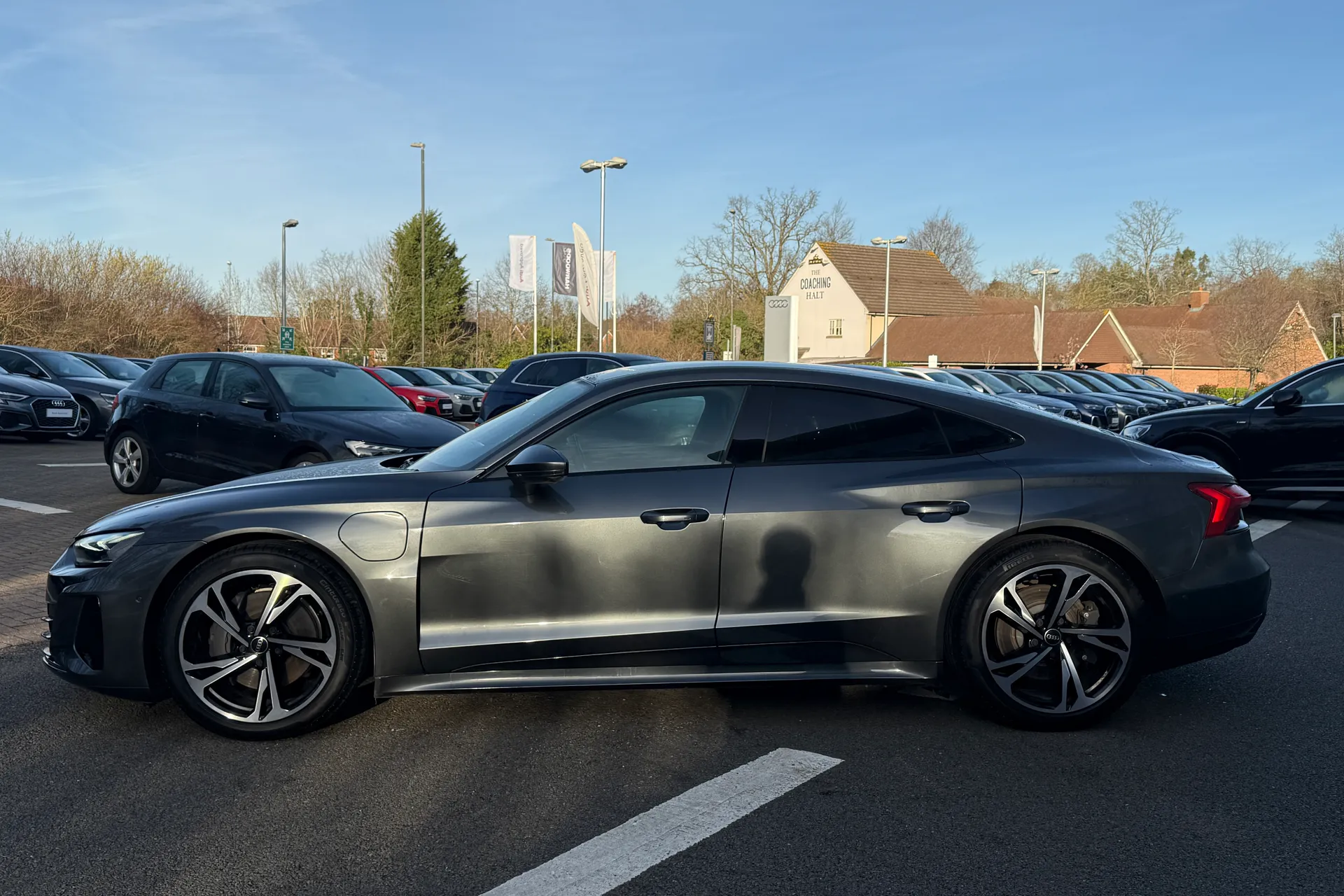 Audi e-tron GT thumbnail image number 43