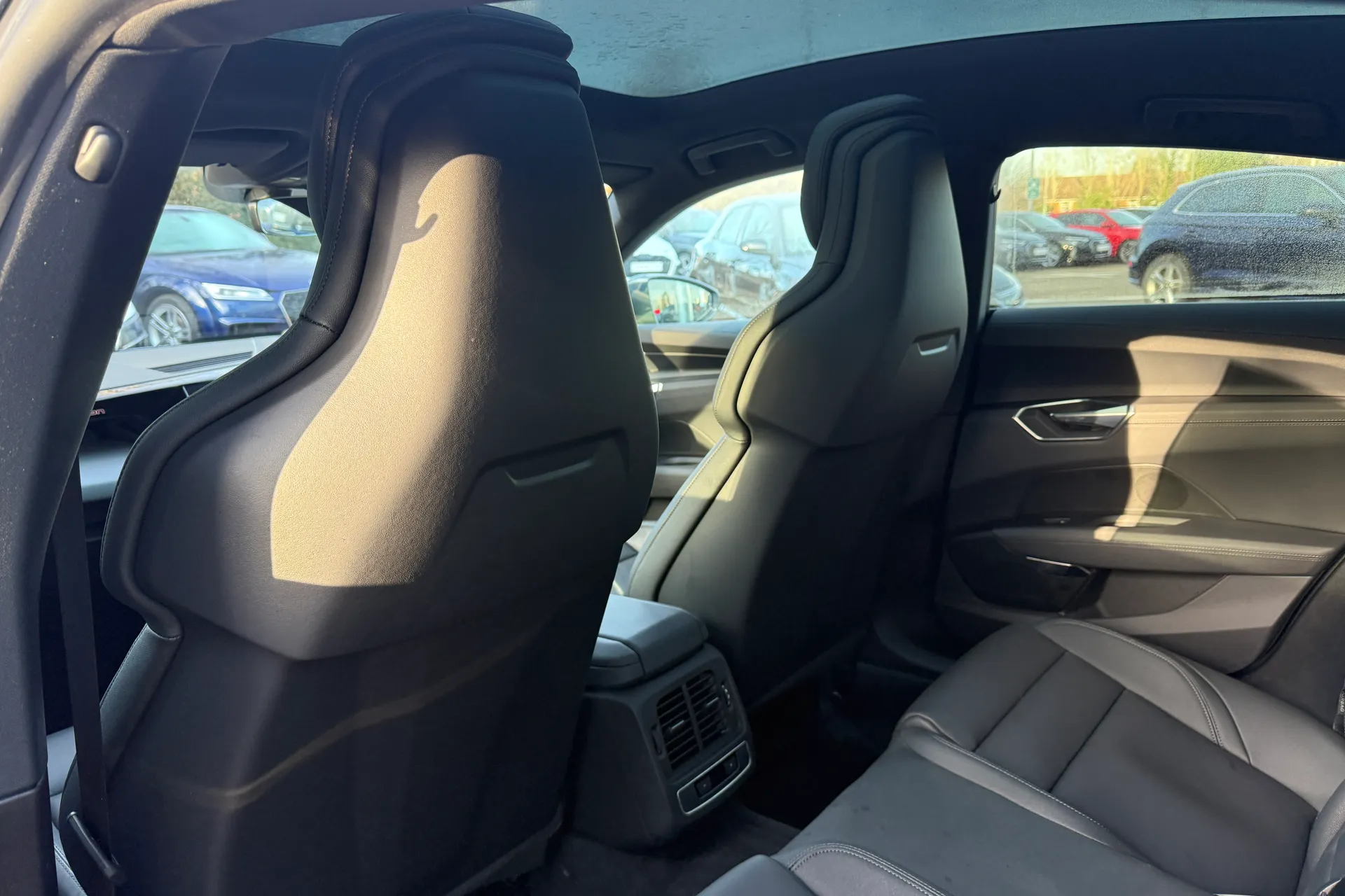 Audi e-tron GT thumbnail image number 44