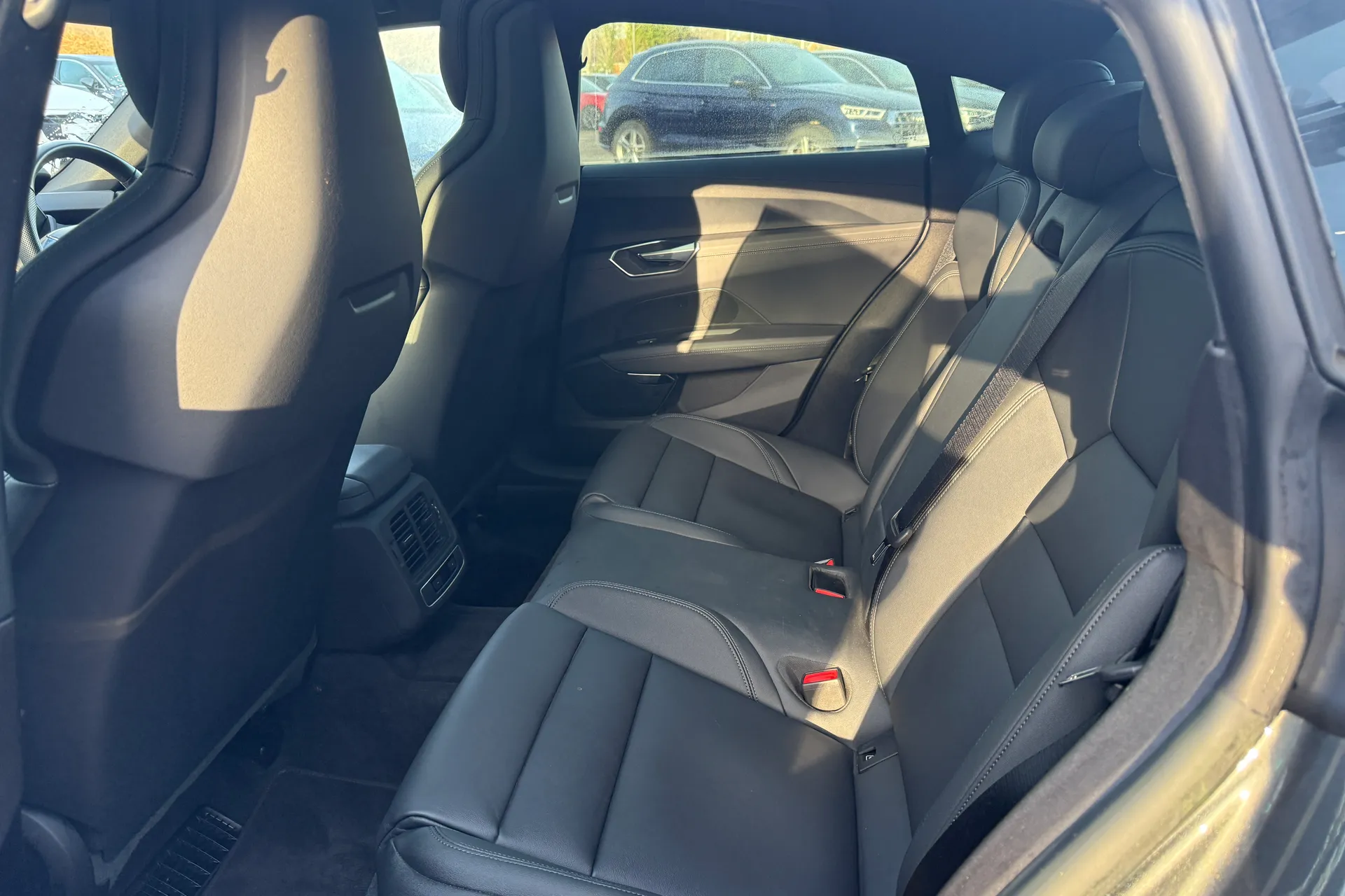 Audi e-tron GT thumbnail image number 46