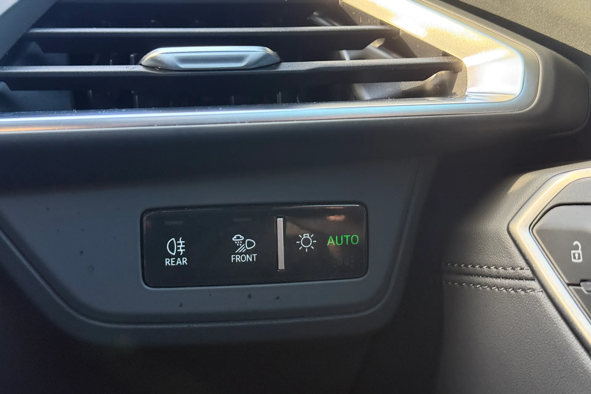 Audi e-tron GT thumbnail image number 16