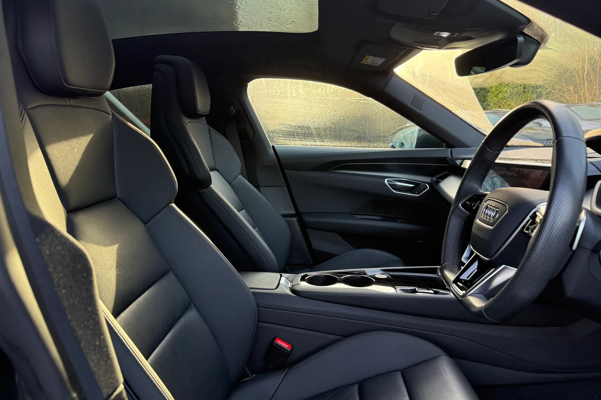 Audi e-tron GT thumbnail image number 27