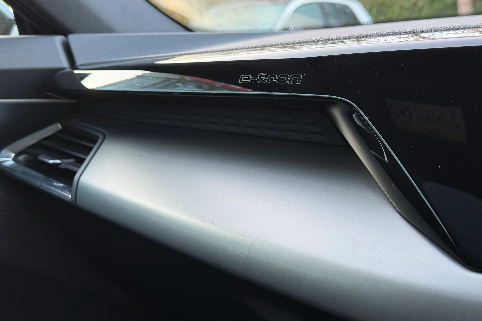 Audi e-tron GT thumbnail image number 21