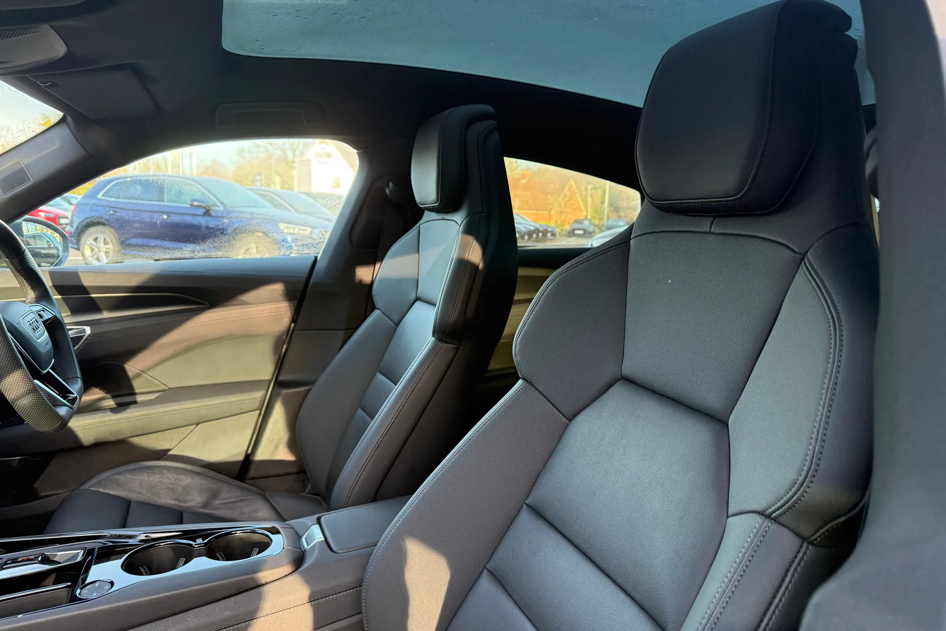 Audi e-tron GT thumbnail image number 48