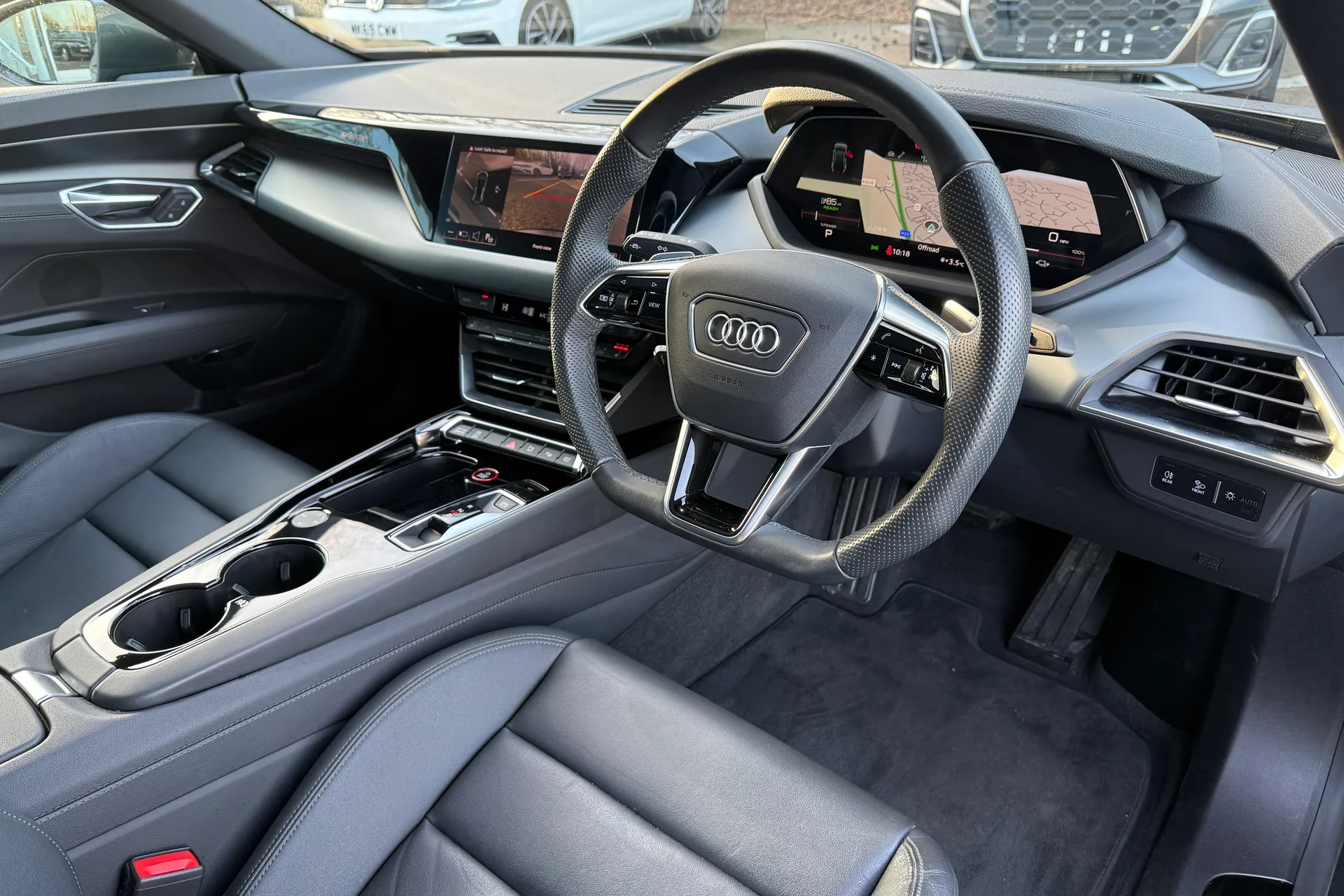 Audi e-tron GT thumbnail image number 25