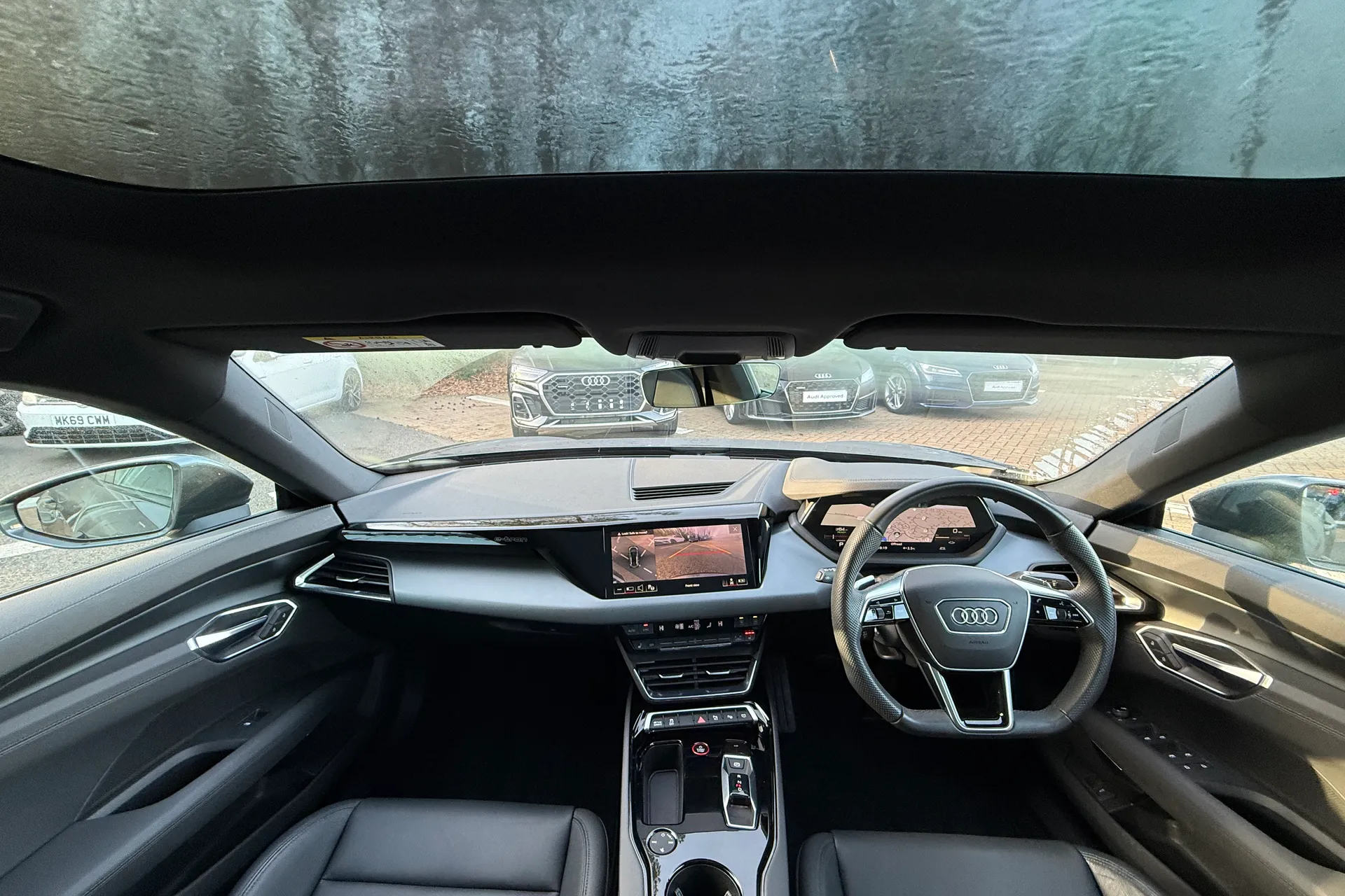 Audi e-tron GT thumbnail image number 3