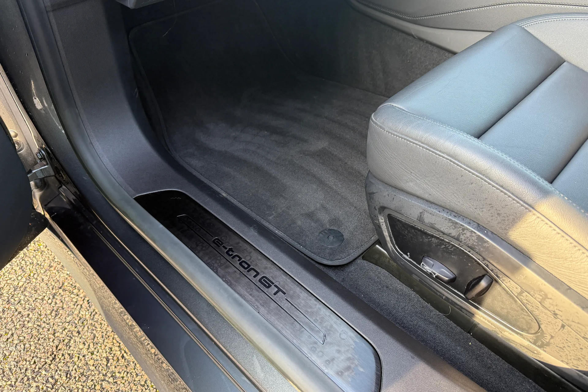 Audi e-tron GT thumbnail image number 50