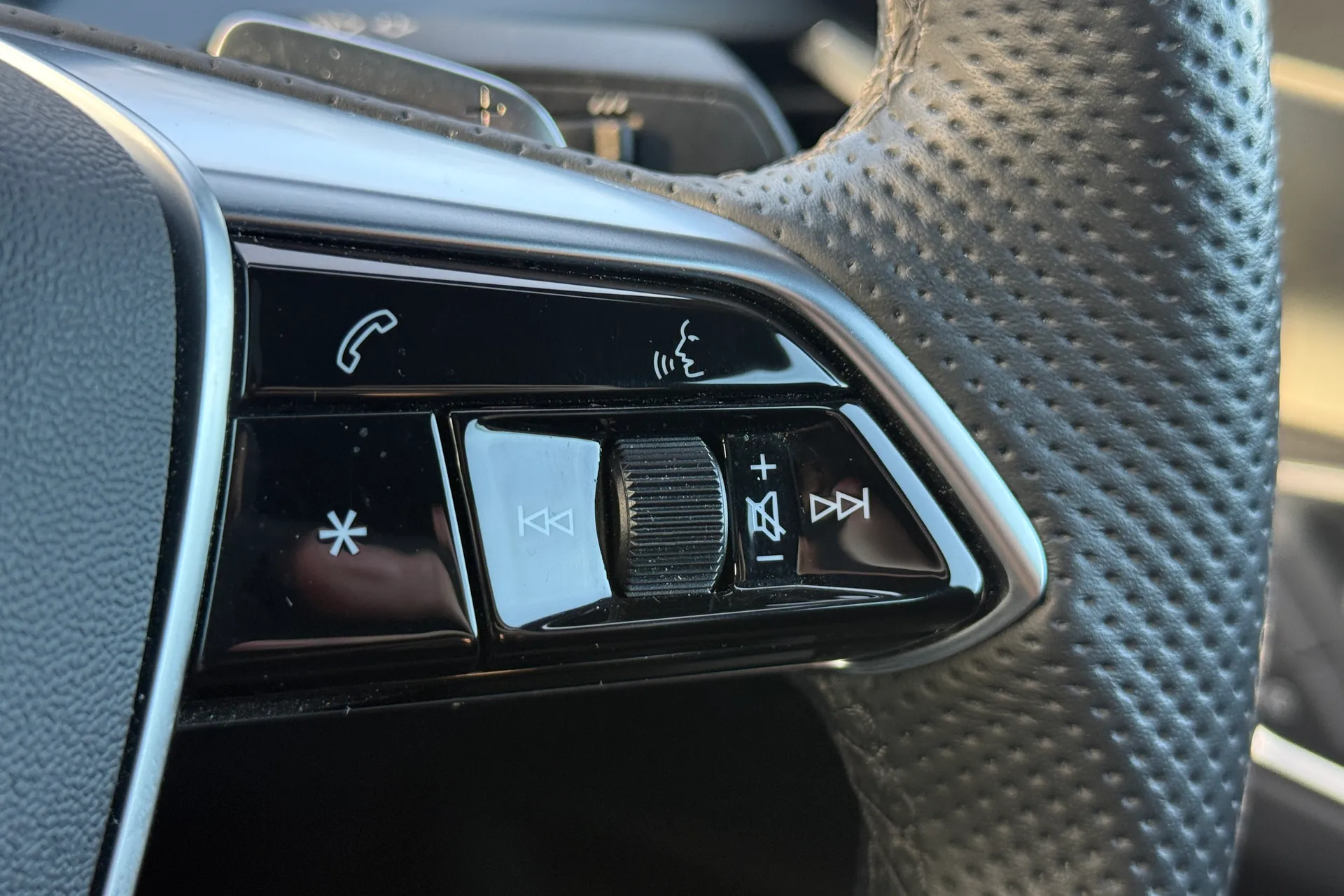 Audi e-tron GT thumbnail image number 15