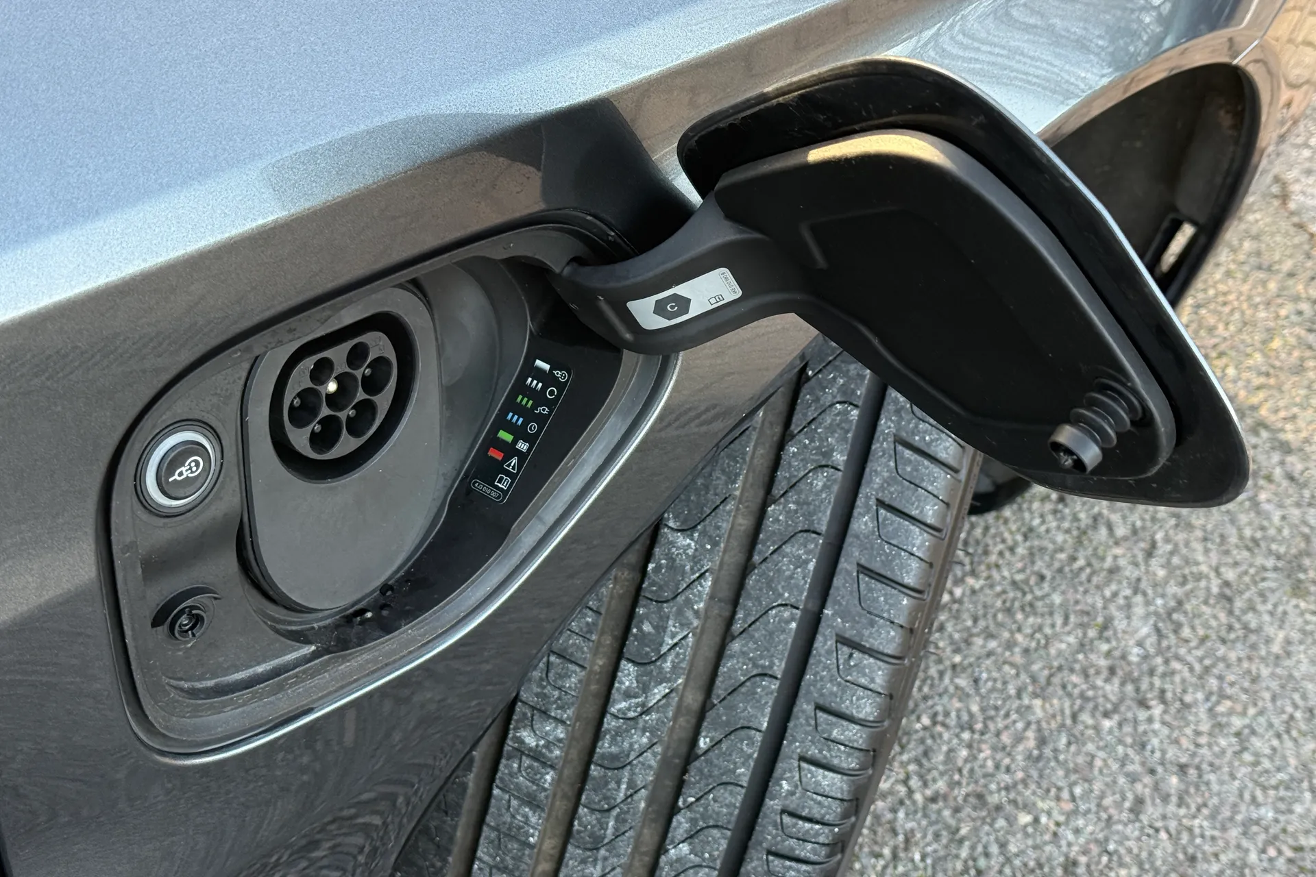 Audi e-tron GT thumbnail image number 9