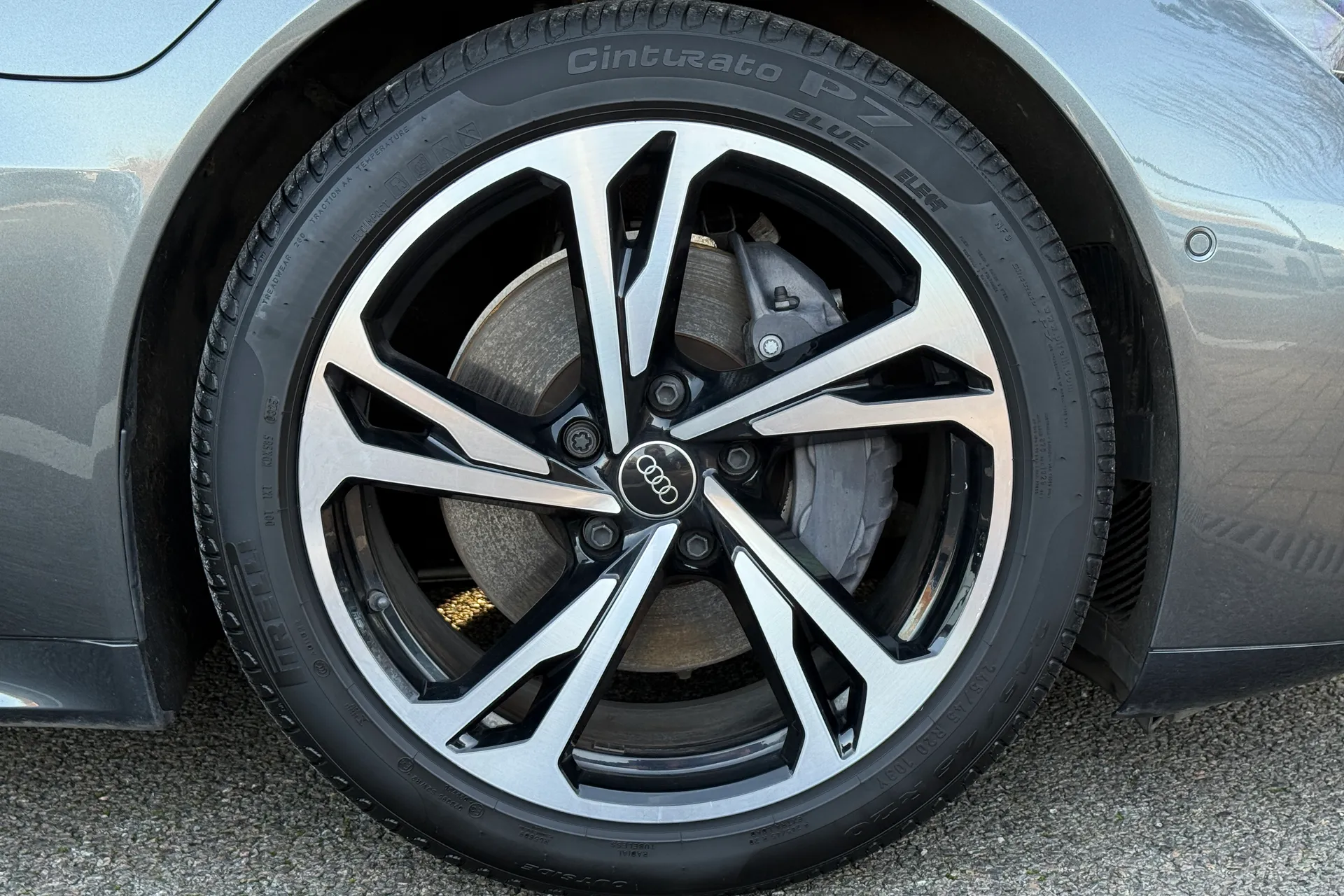 Audi e-tron GT thumbnail image number 28