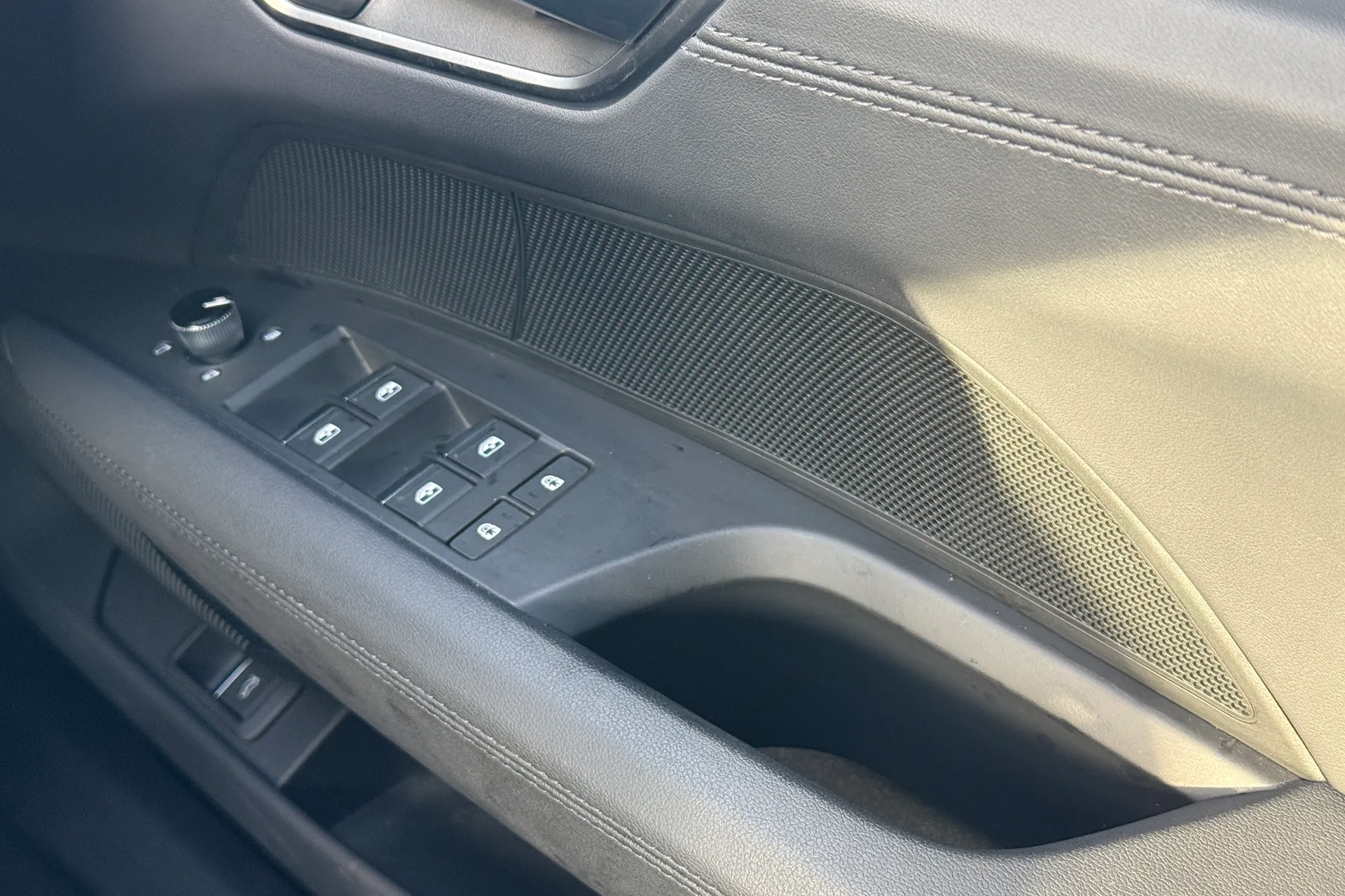 Audi e-tron GT thumbnail image number 17