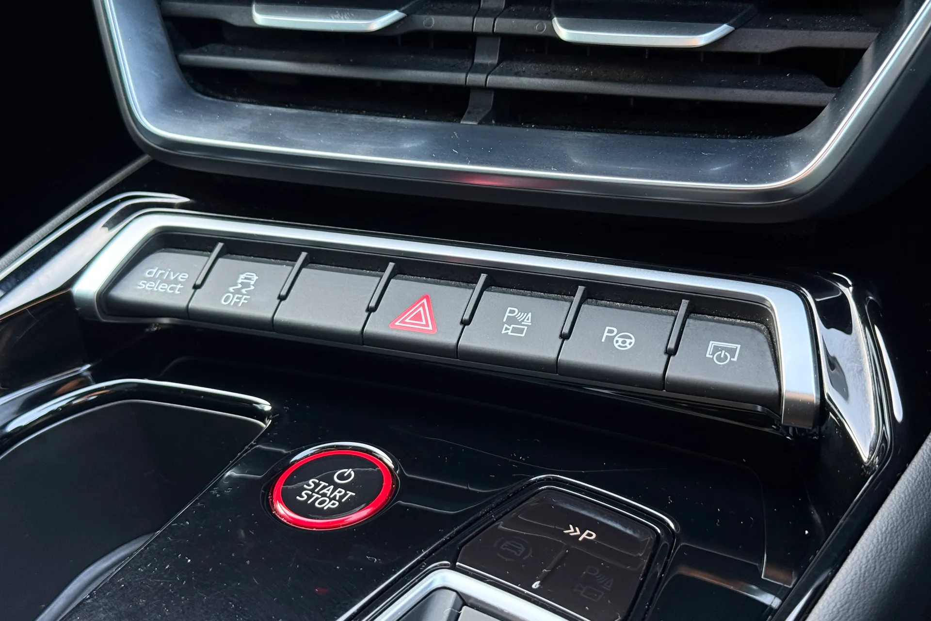 Audi e-tron GT thumbnail image number 19