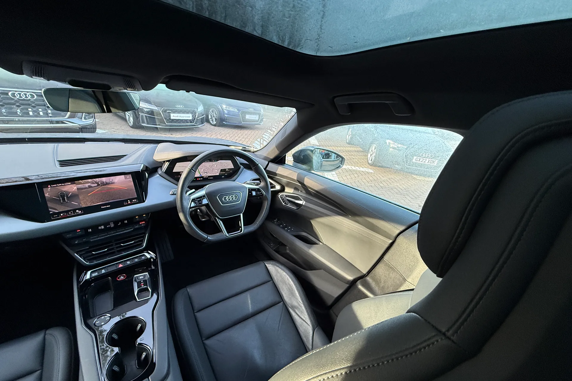 Audi e-tron GT thumbnail image number 36