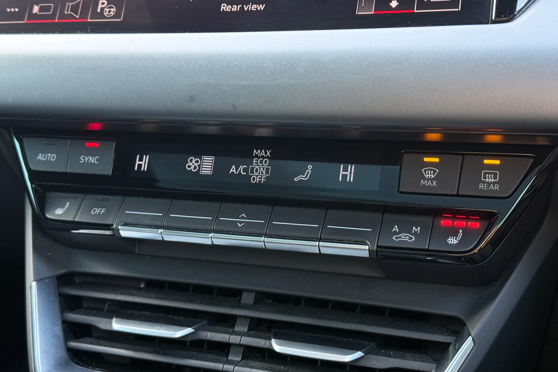 Audi e-tron GT thumbnail image number 18