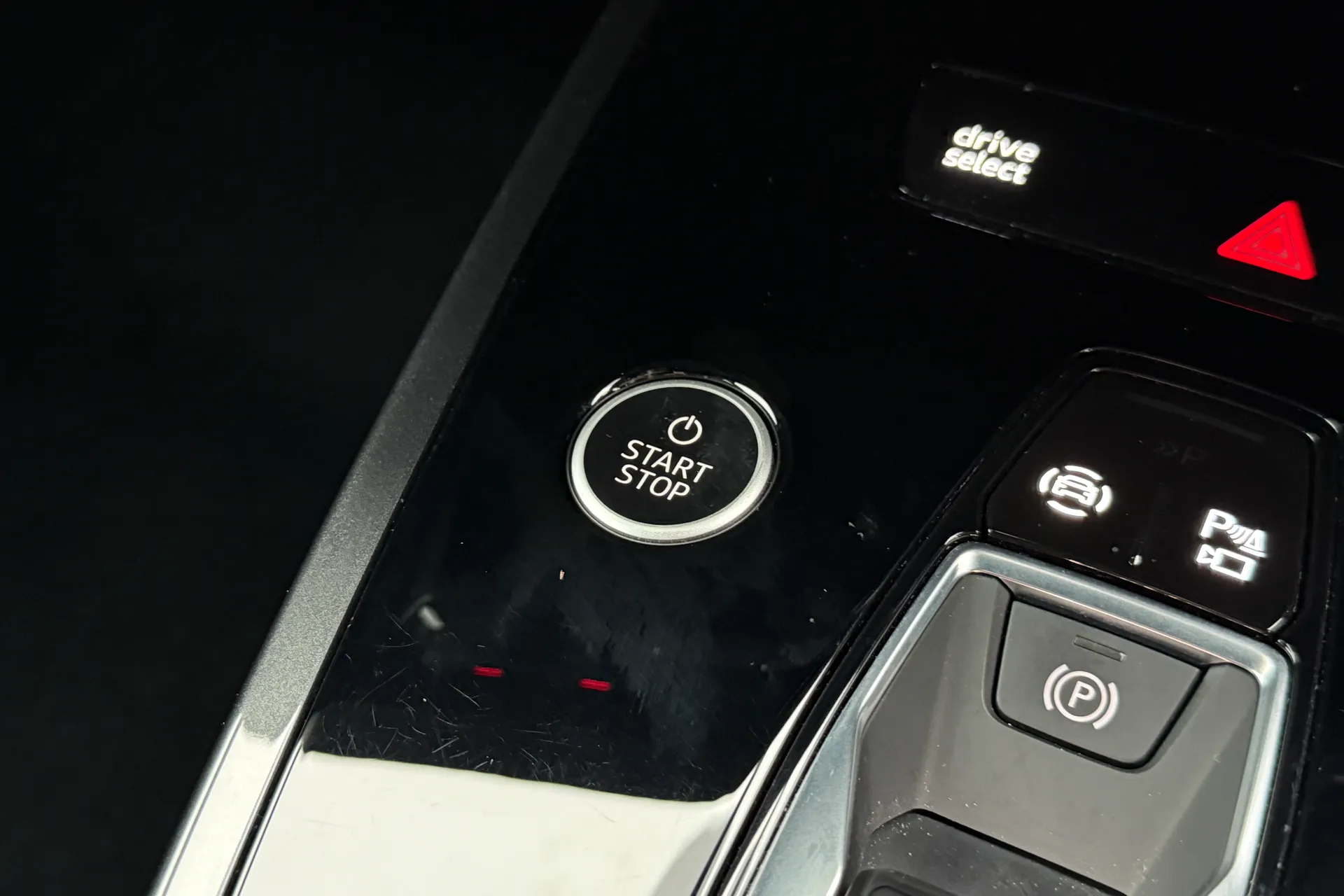 Audi Q4 thumbnail image number 20