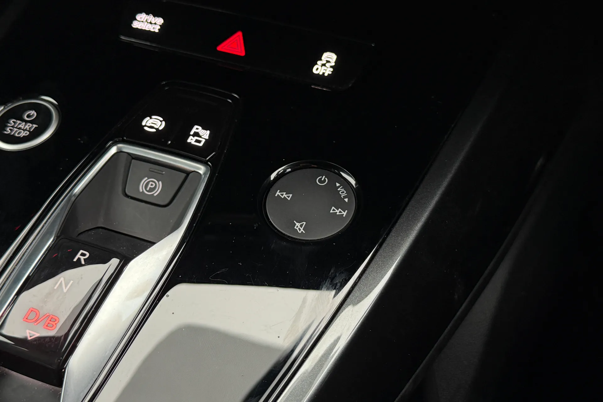 Audi Q4 thumbnail image number 21