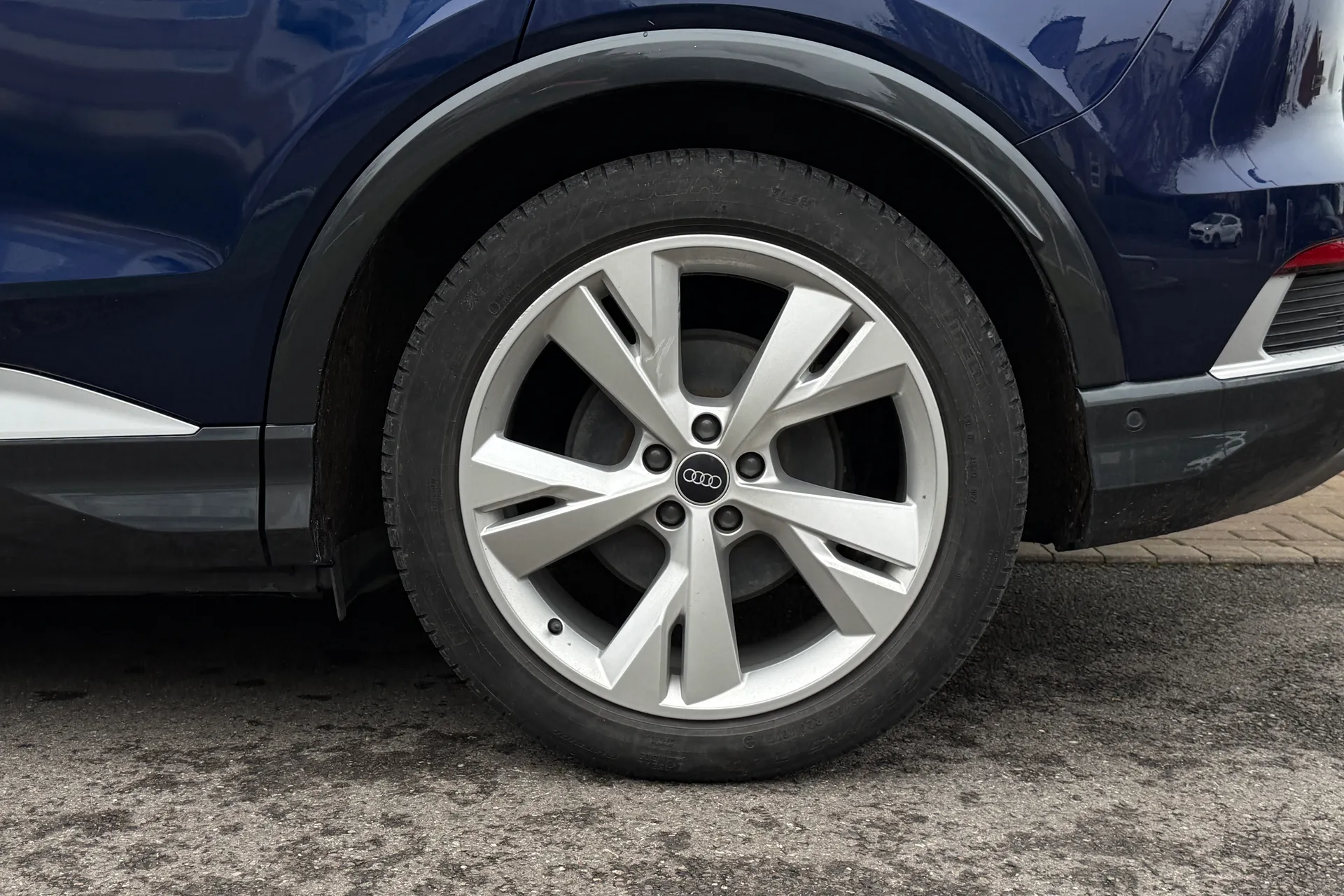 Audi Q4 thumbnail image number 10