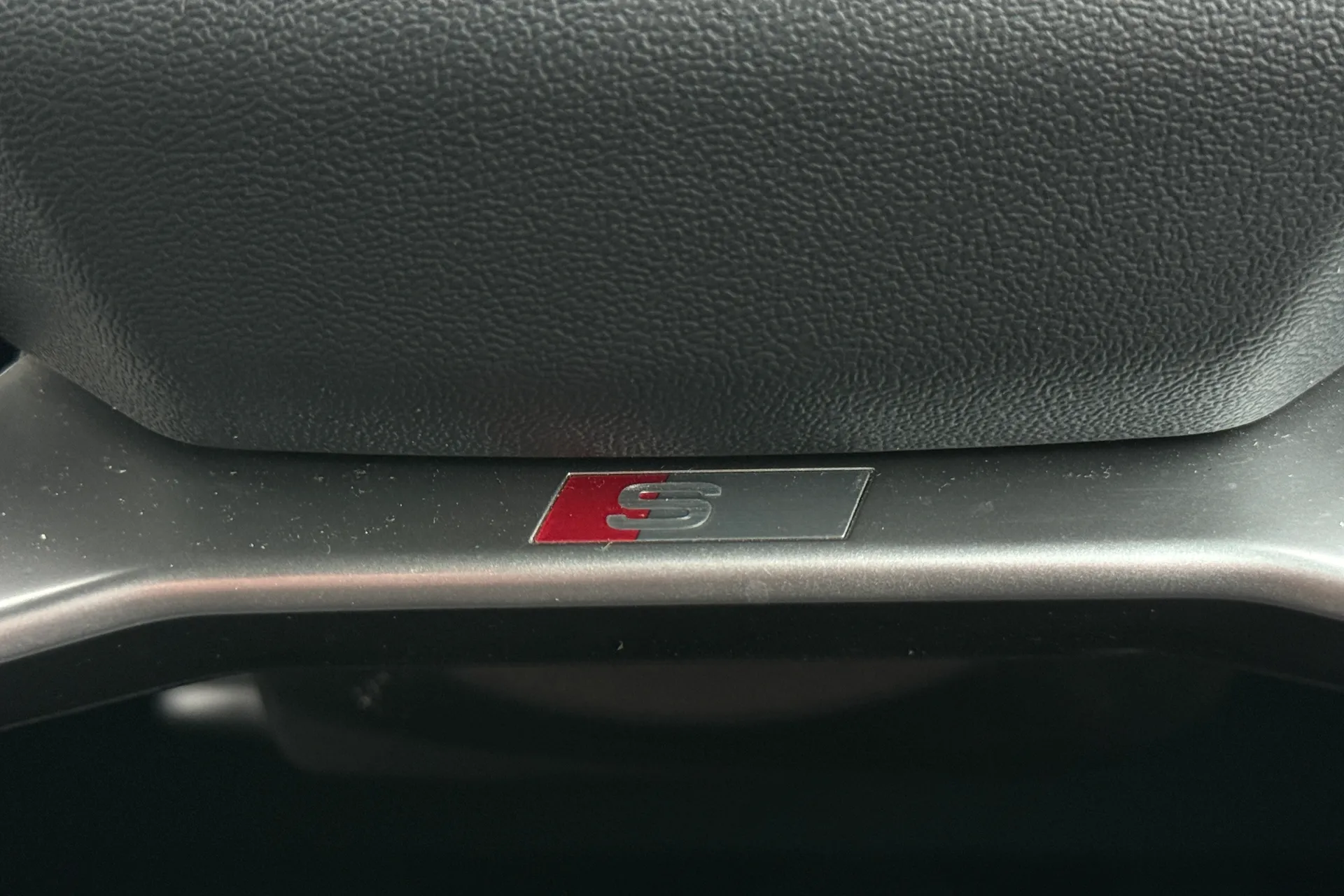 Audi Q4 thumbnail image number 14