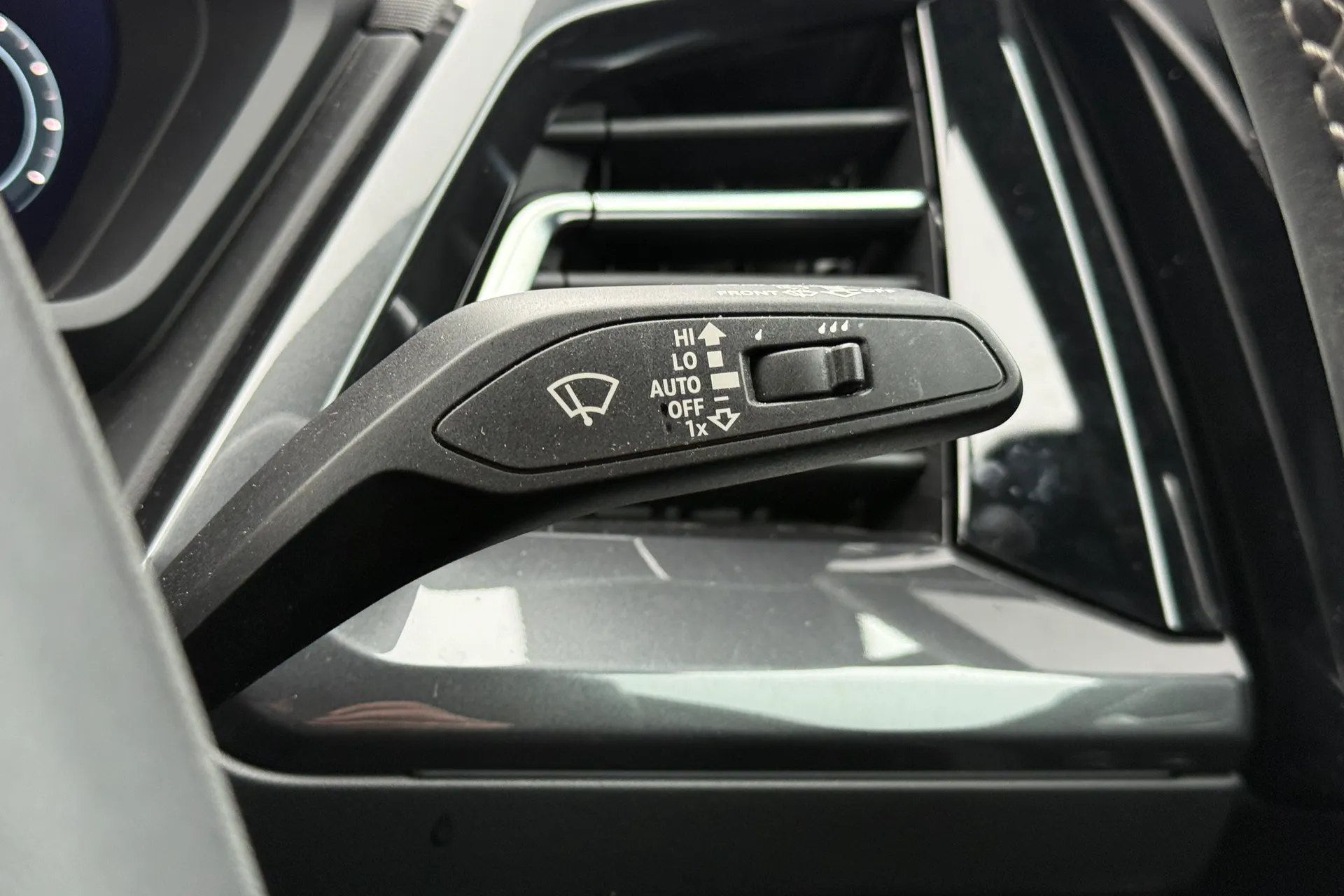 Audi Q4 thumbnail image number 16