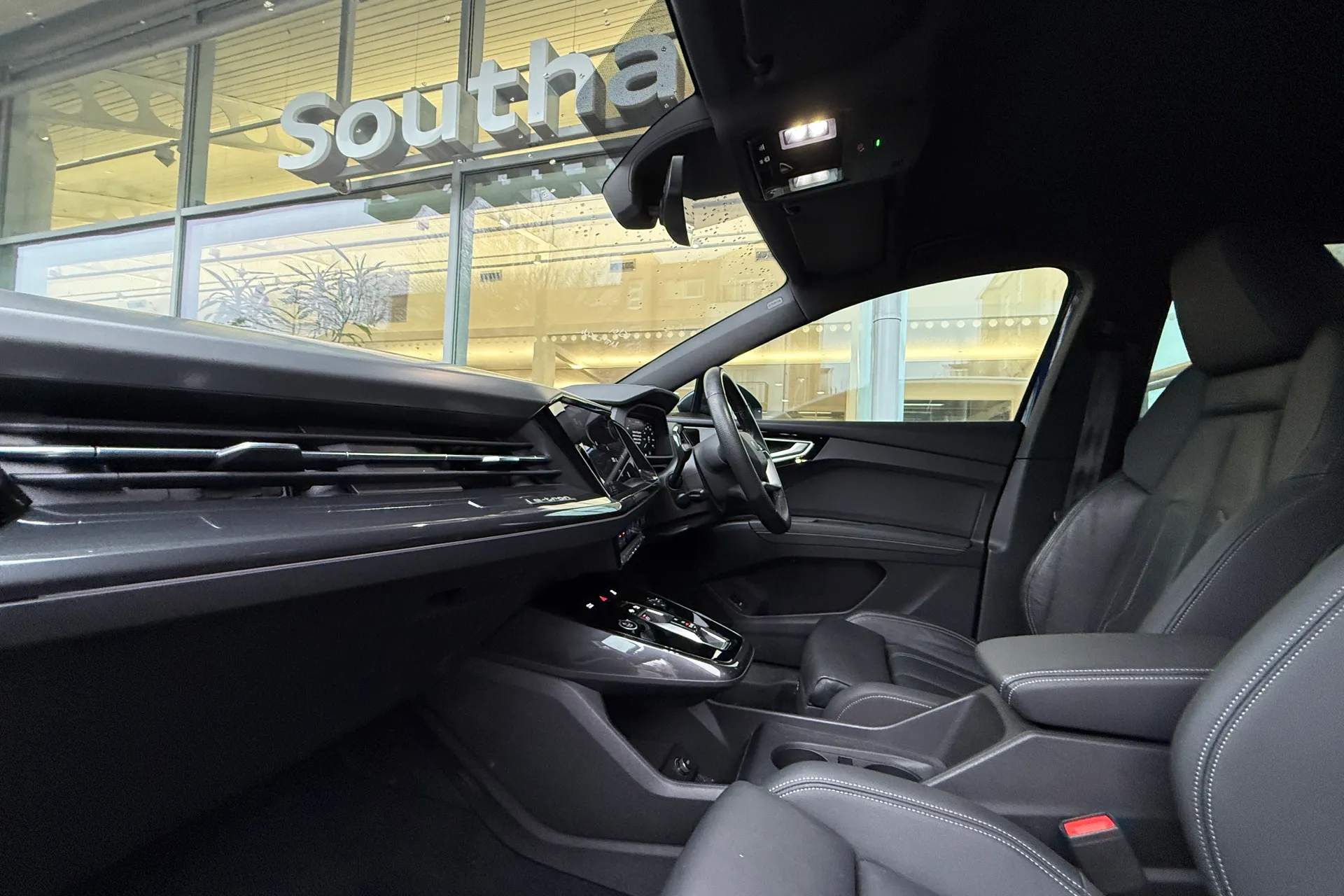 Audi Q4 thumbnail image number 8