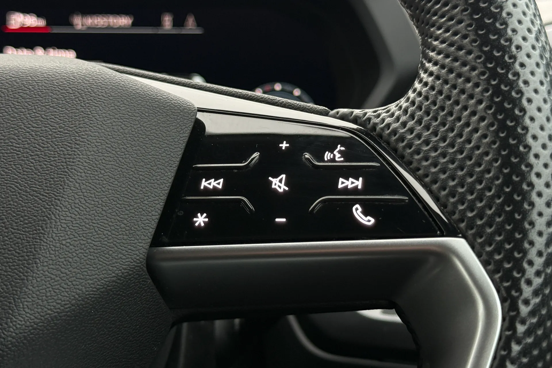 Audi Q4 thumbnail image number 13