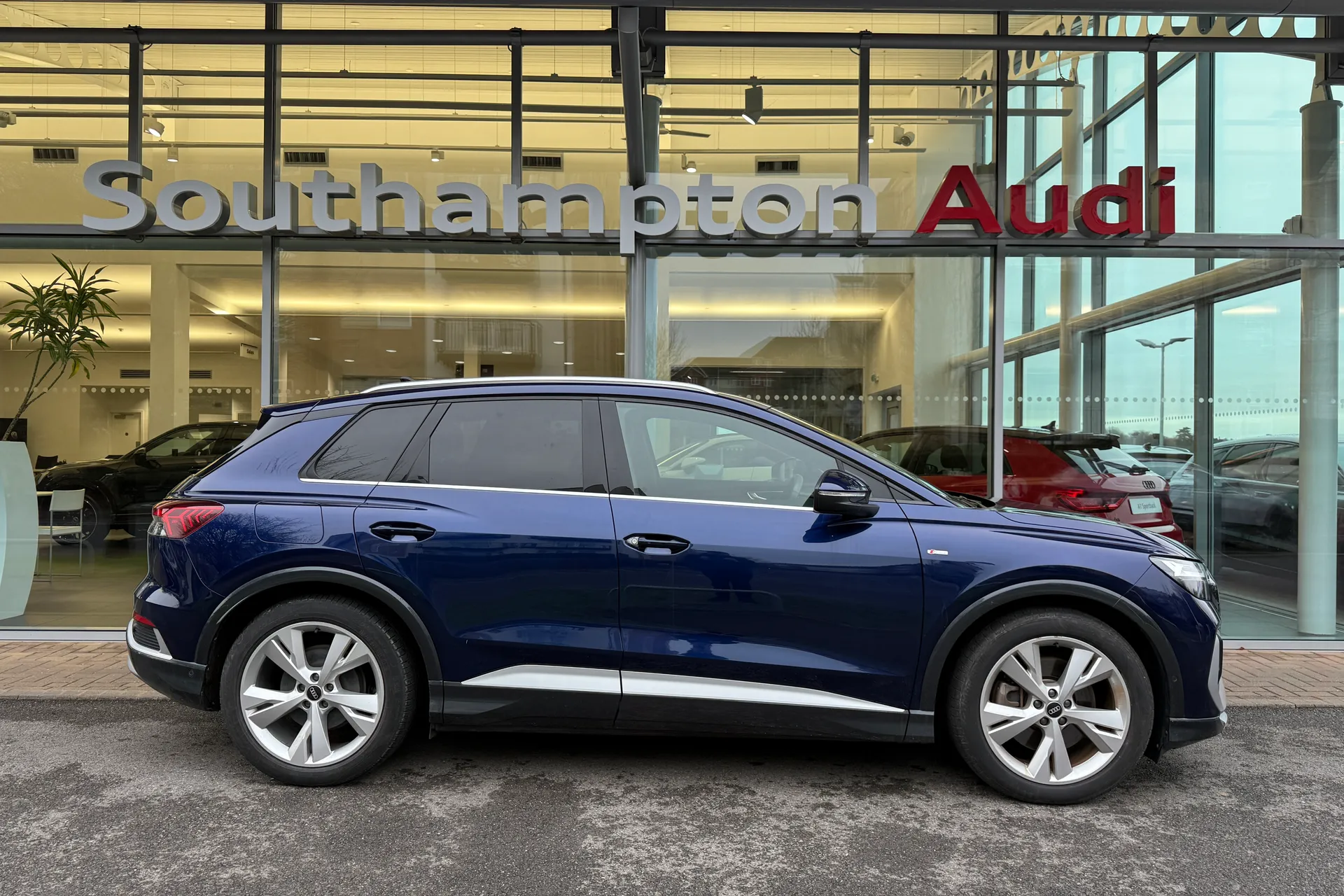 Audi Q4 thumbnail image number 2