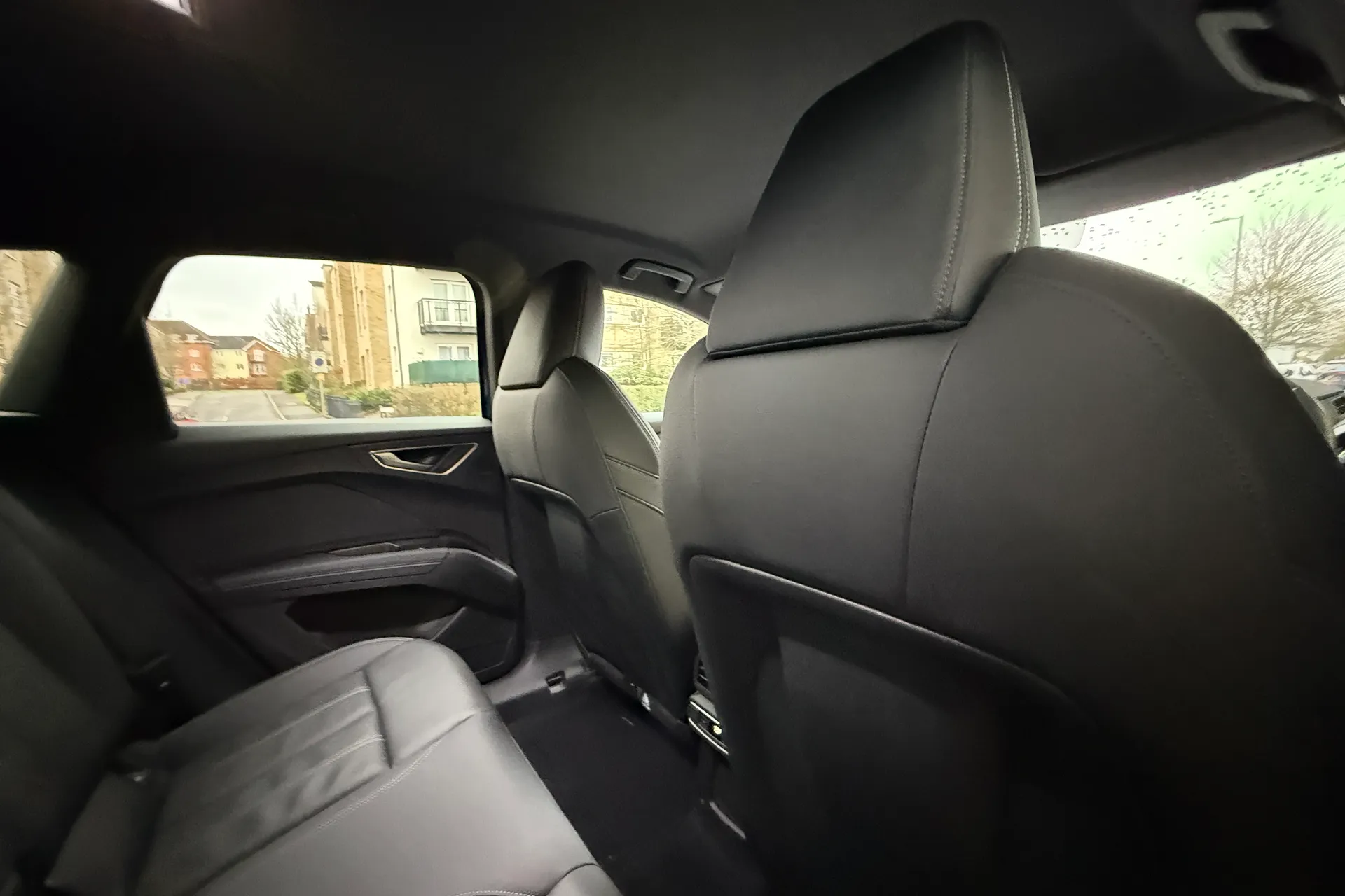 Audi Q4 thumbnail image number 36