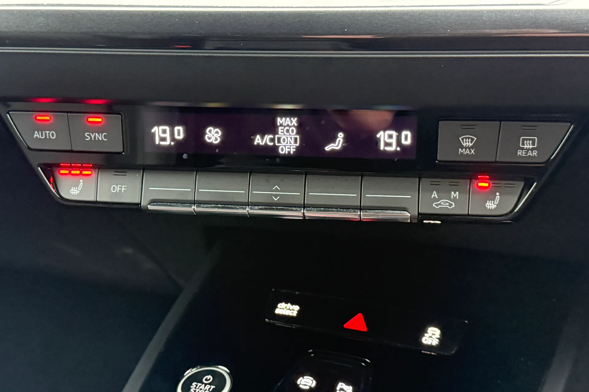 Audi Q4 thumbnail image number 22