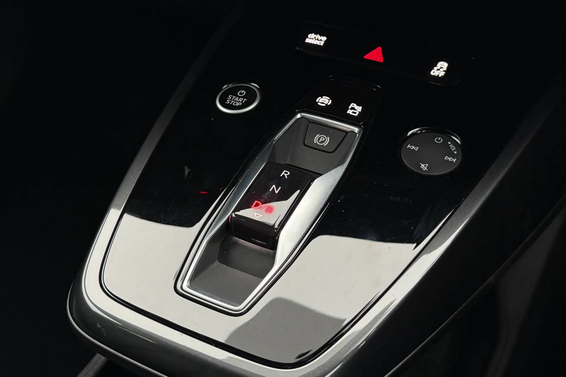 Audi Q4 thumbnail image number 19