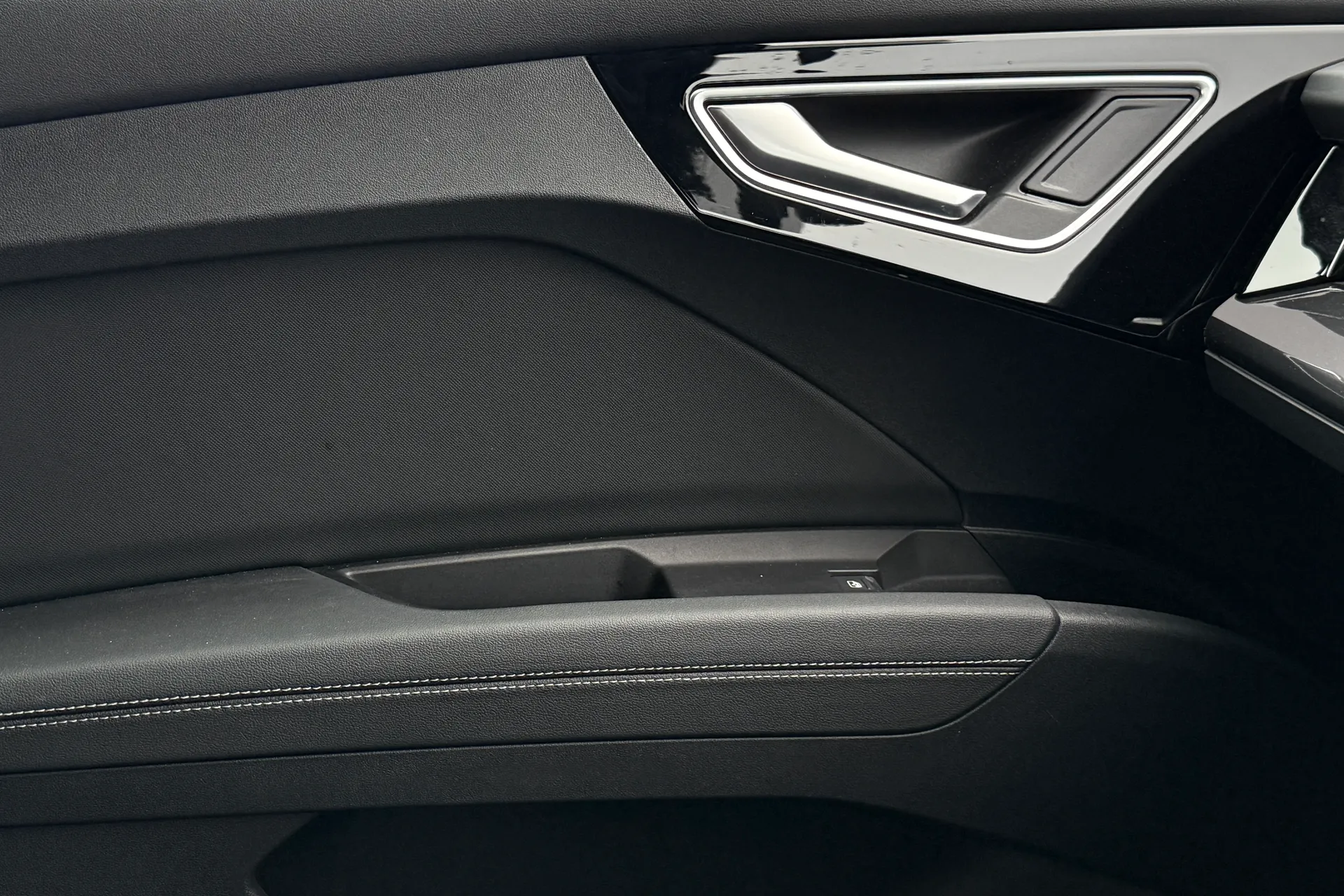 Audi Q4 thumbnail image number 26