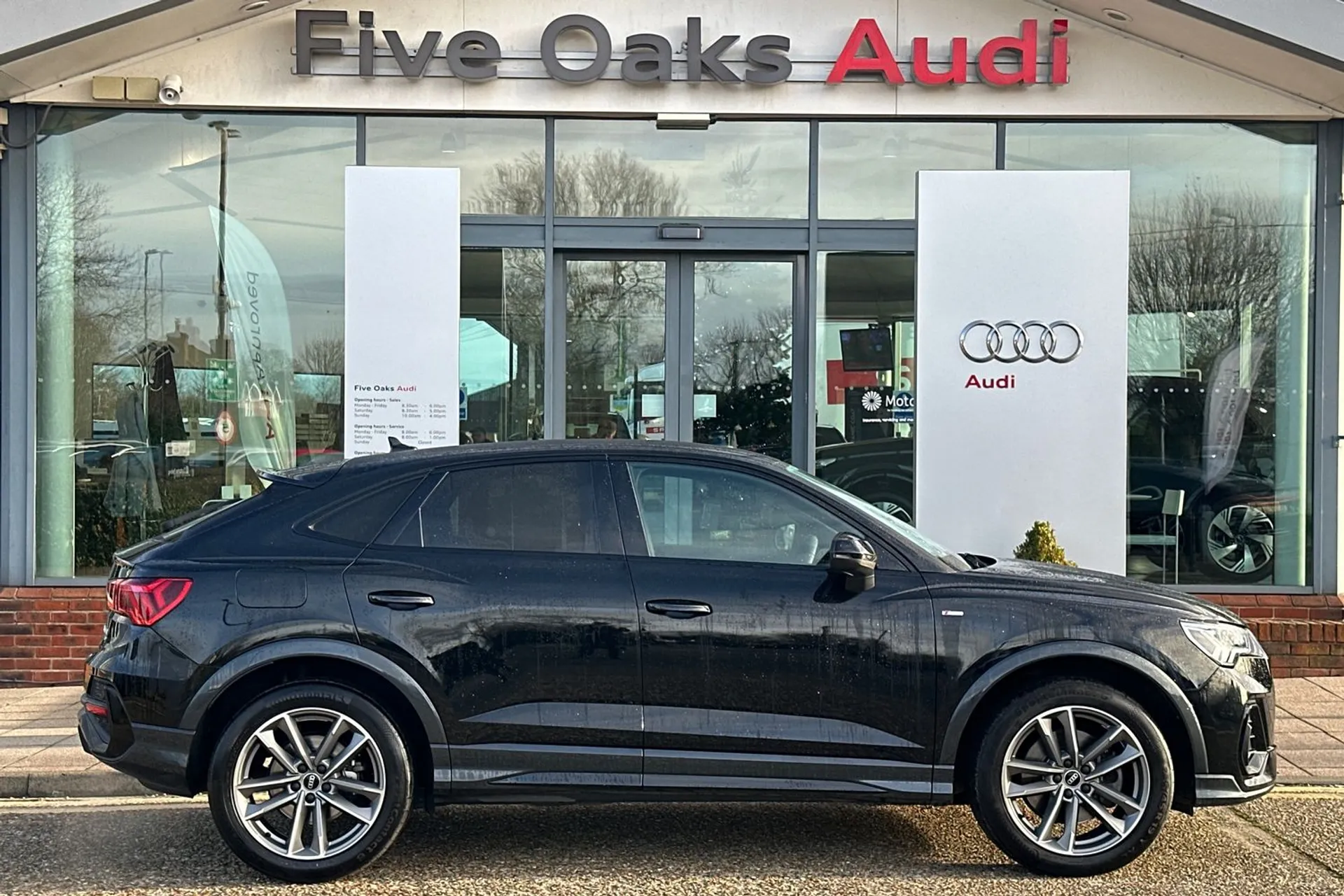 Audi Q3 thumbnail image number 2