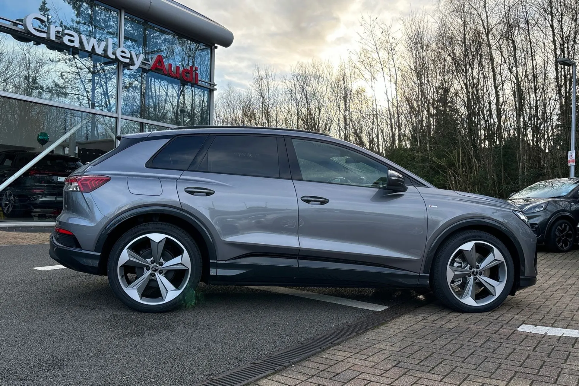 Audi Q4 thumbnail image number 2