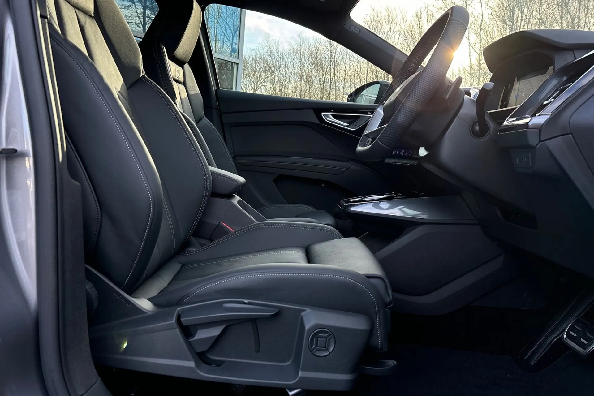 Audi Q4 thumbnail image number 24